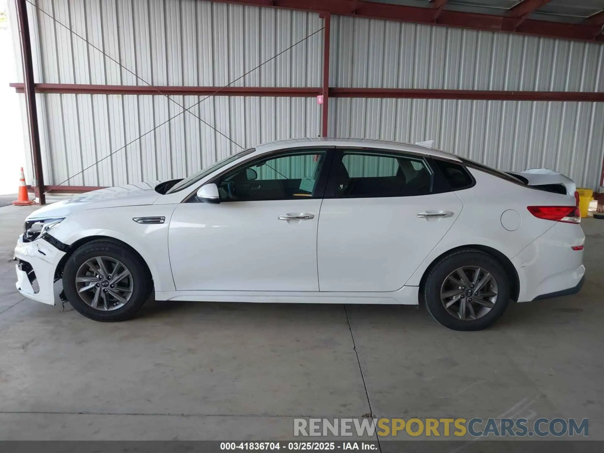 14 fotografías del automóvil dañado 5XXGT4L36LG393377 KIA OPTIMA 2020