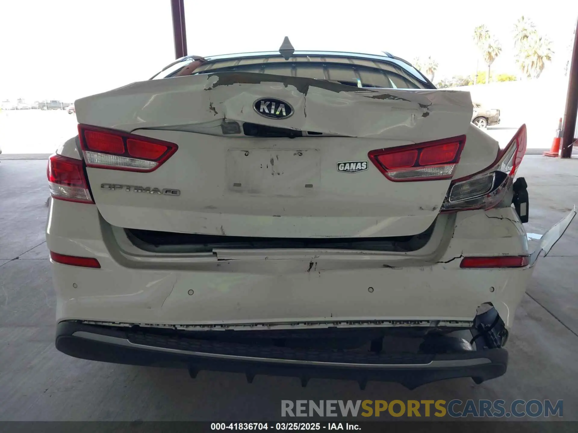 16 fotografías del automóvil dañado 5XXGT4L36LG393377 KIA OPTIMA 2020