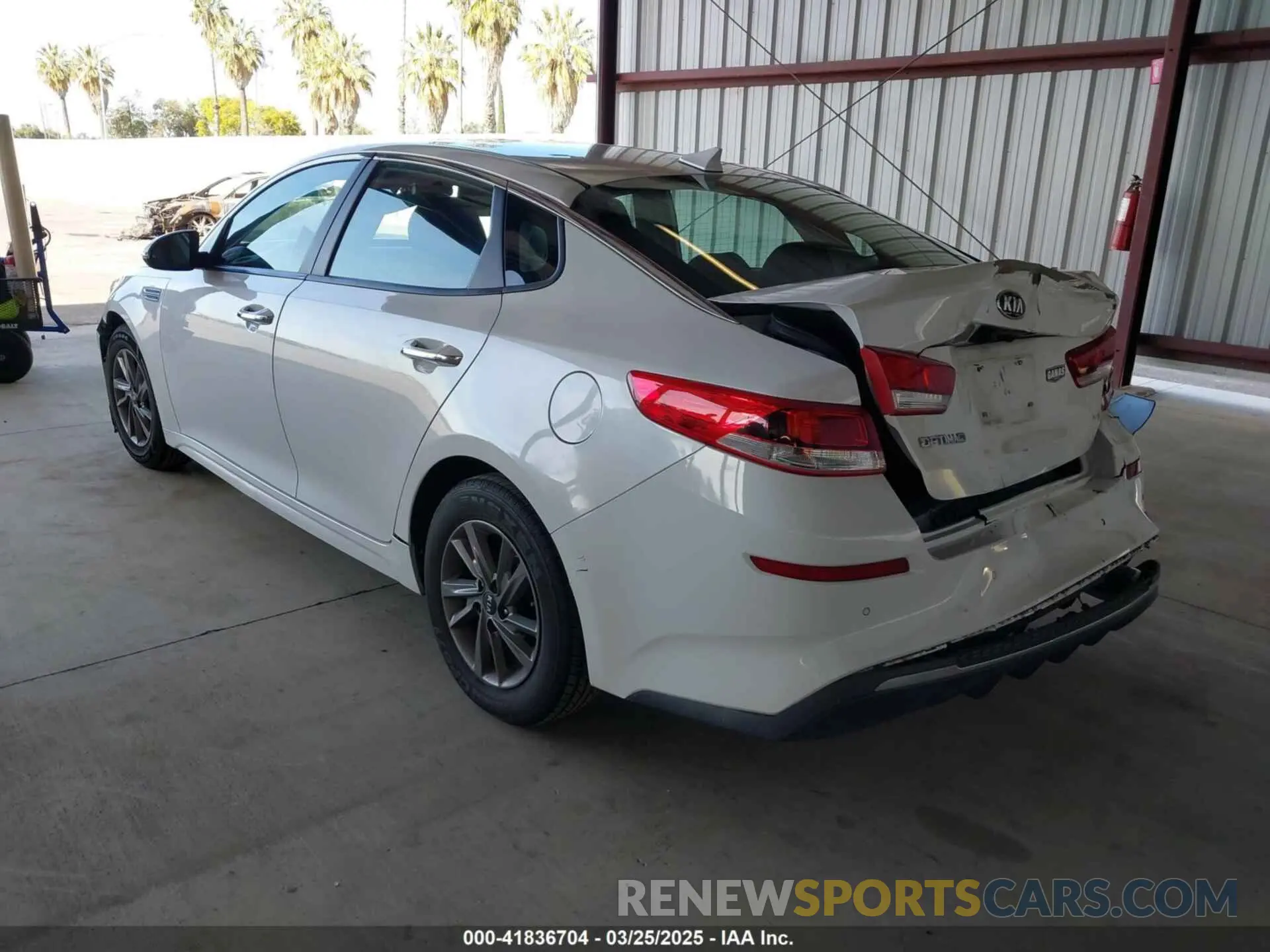 3 fotografías del automóvil dañado 5XXGT4L36LG393377 KIA OPTIMA 2020