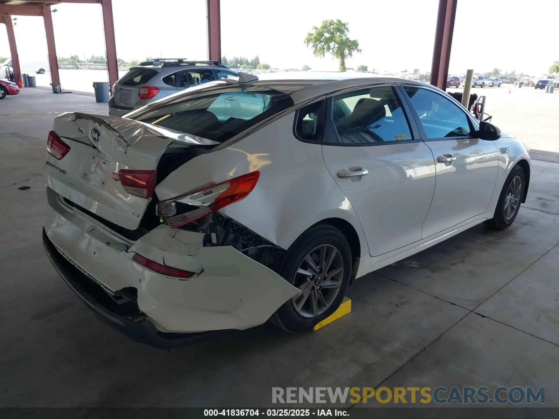 4 fotografías del automóvil dañado 5XXGT4L36LG393377 KIA OPTIMA 2020