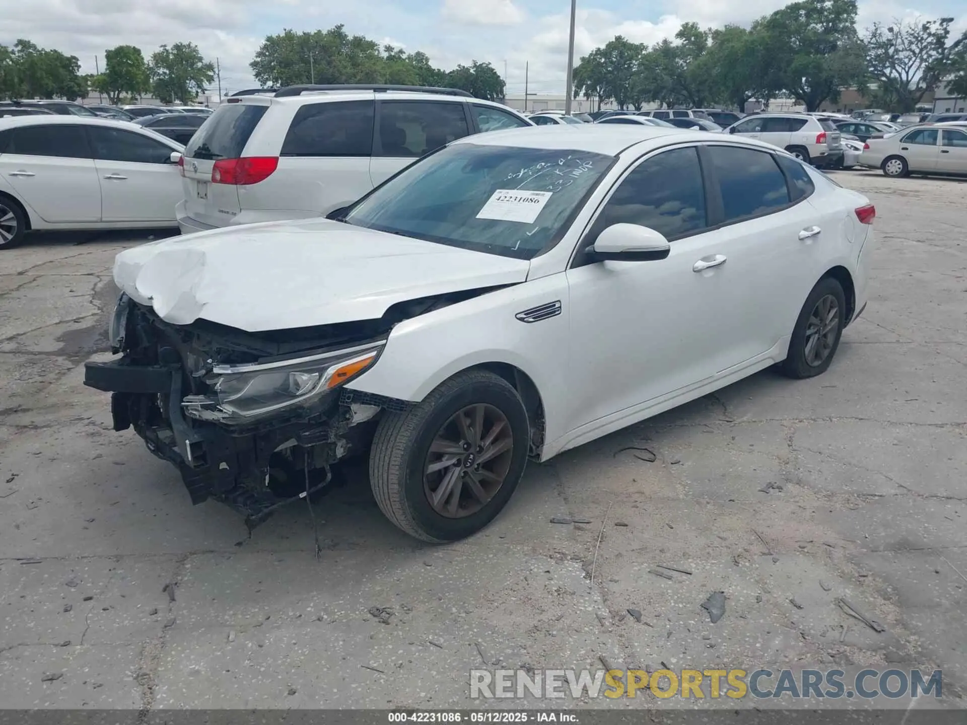 2 fotografías del automóvil dañado 5XXGT4L36LG394433 KIA OPTIMA 2020