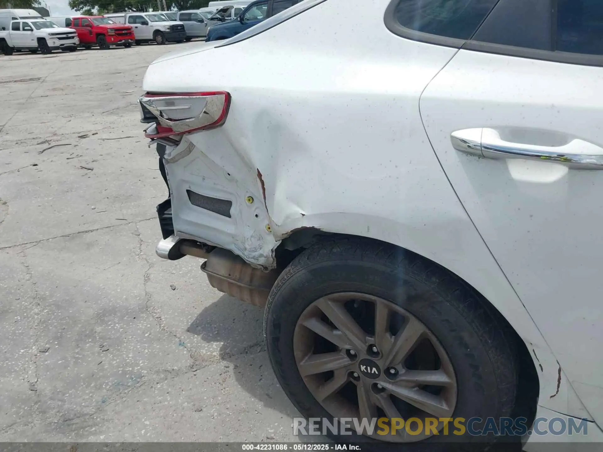 21 fotografías del automóvil dañado 5XXGT4L36LG394433 KIA OPTIMA 2020