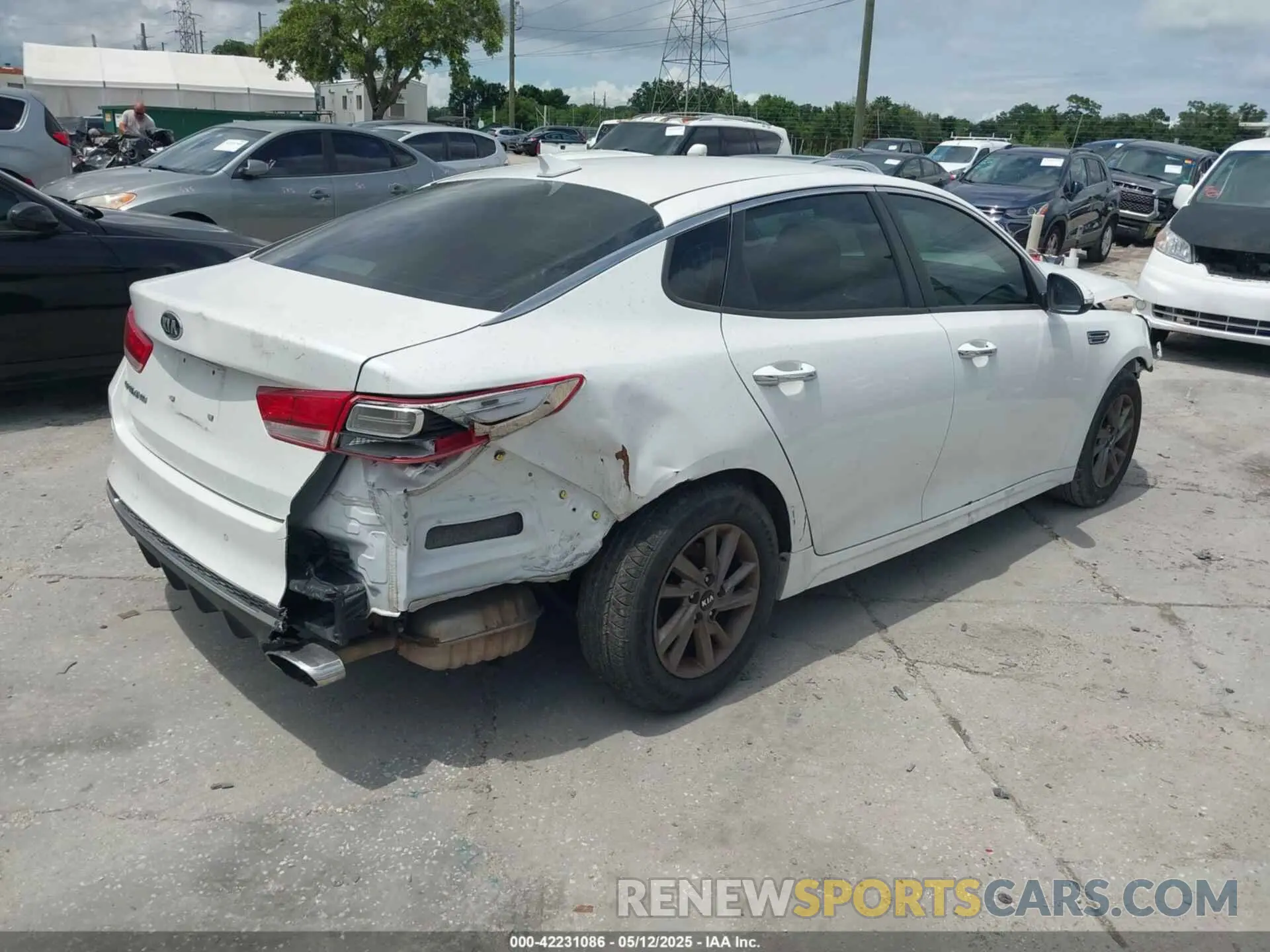 4 fotografías del automóvil dañado 5XXGT4L36LG394433 KIA OPTIMA 2020