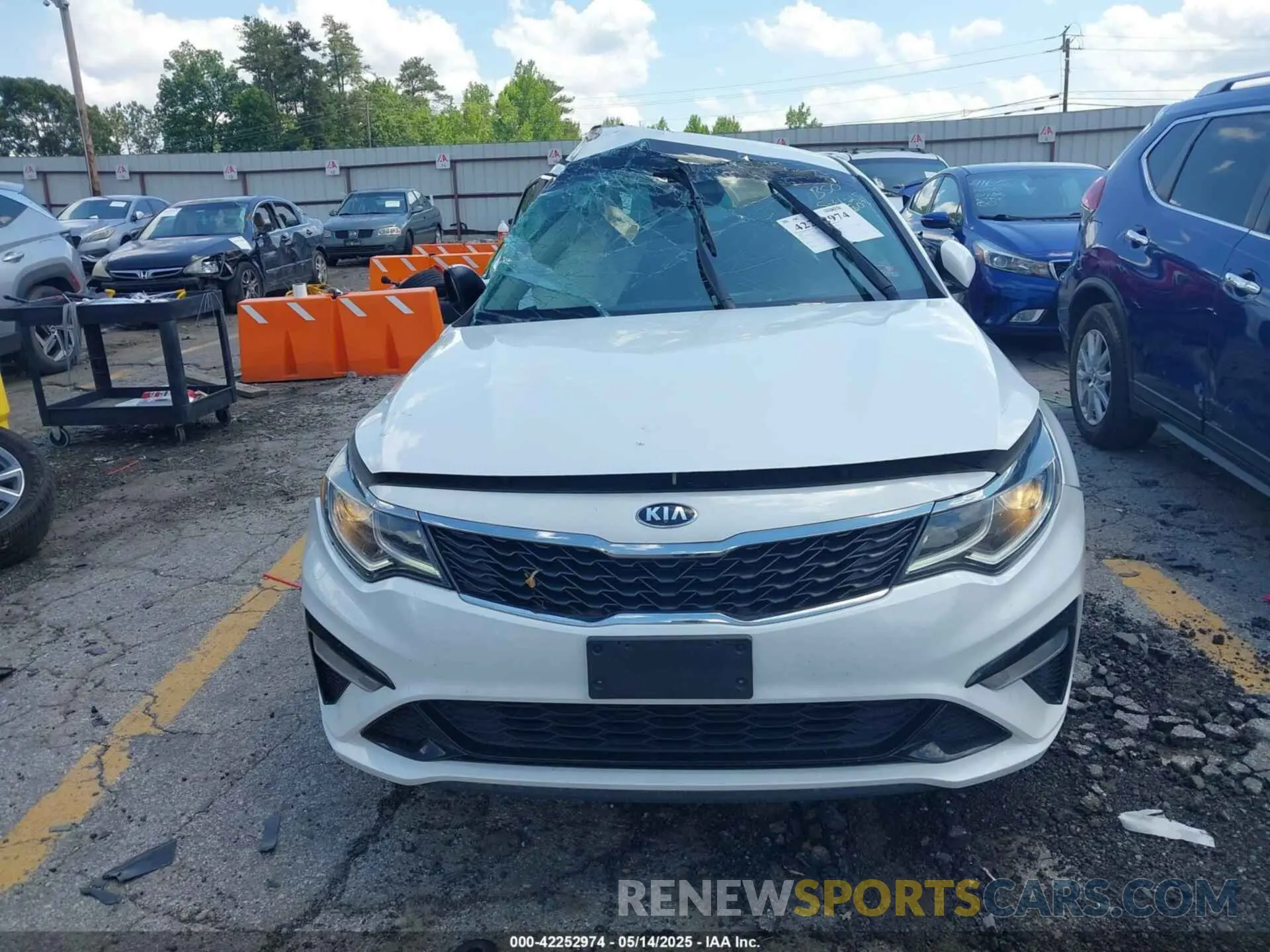 12 fotografías del automóvil dañado 5XXGT4L36LG423803 KIA OPTIMA 2020