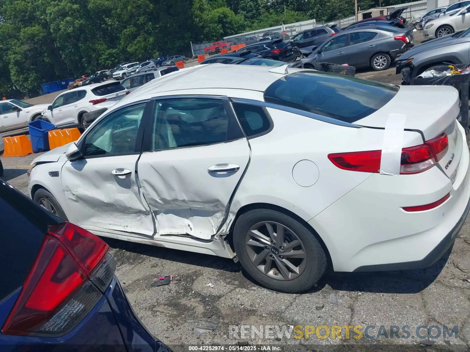 14 fotografías del automóvil dañado 5XXGT4L36LG423803 KIA OPTIMA 2020