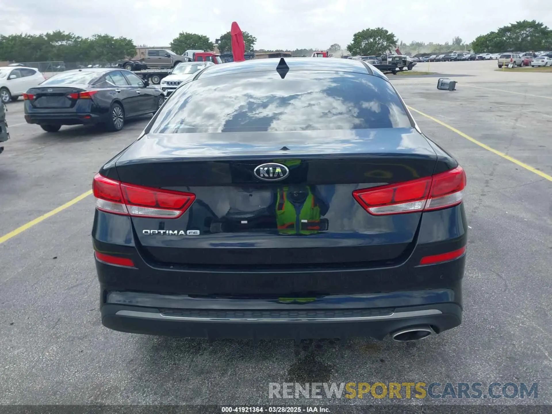 16 fotografías del automóvil dañado 5XXGT4L36LG423865 KIA OPTIMA 2020
