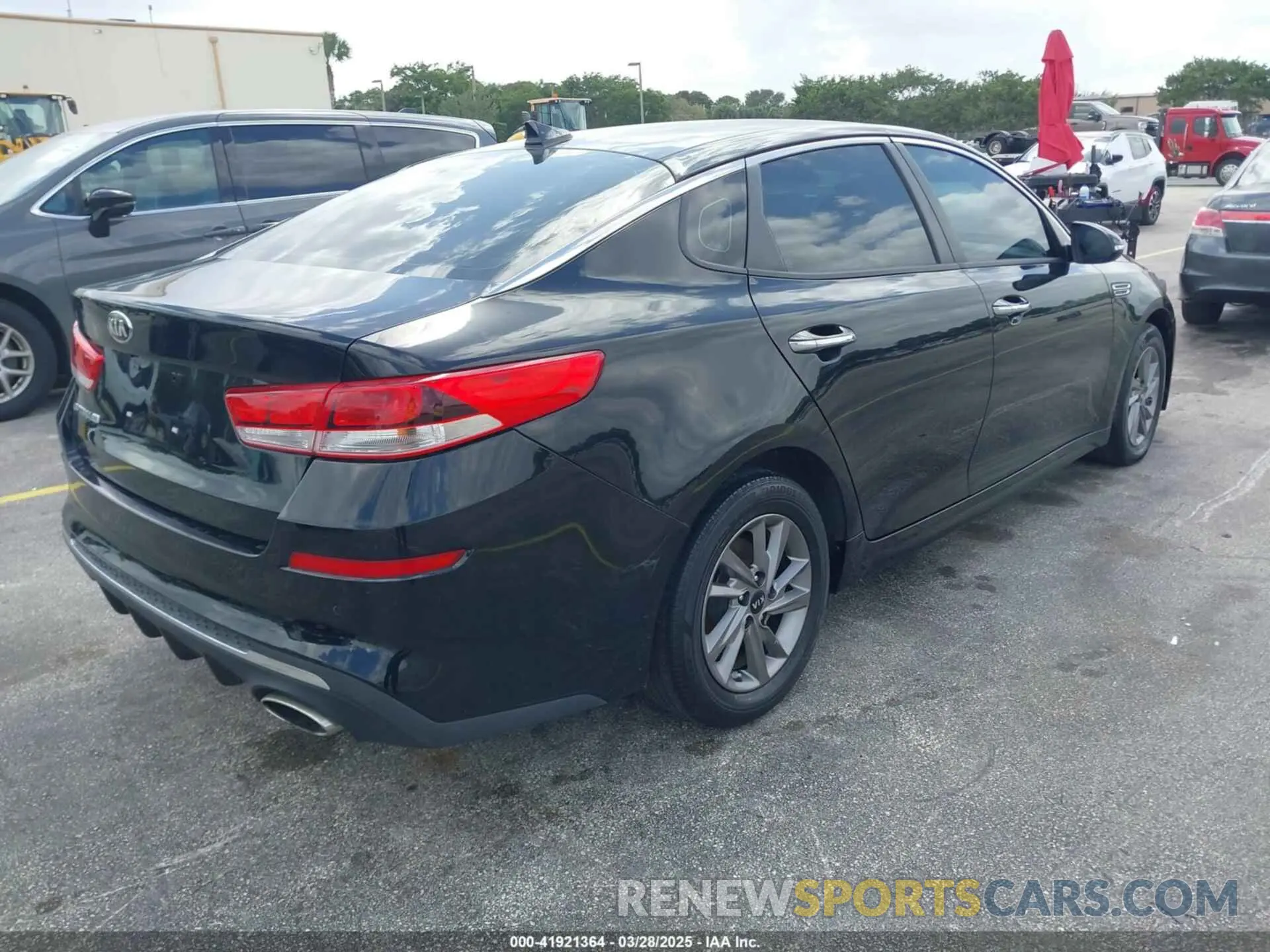 4 fotografías del automóvil dañado 5XXGT4L36LG423865 KIA OPTIMA 2020