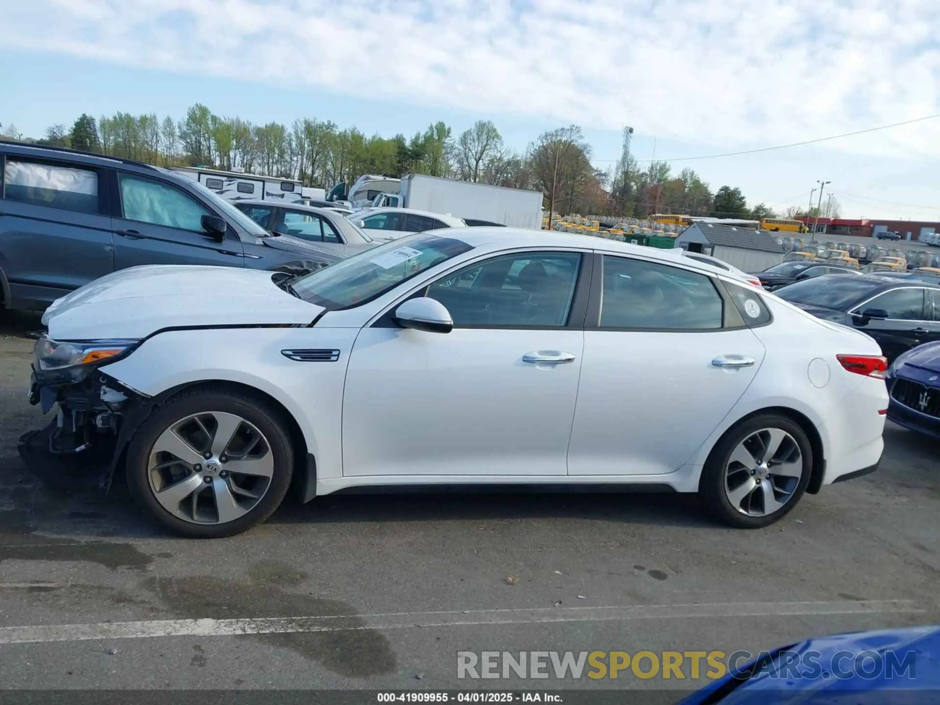 15 fotografías del automóvil dañado 5XXGT4L36LG424207 KIA OPTIMA 2020