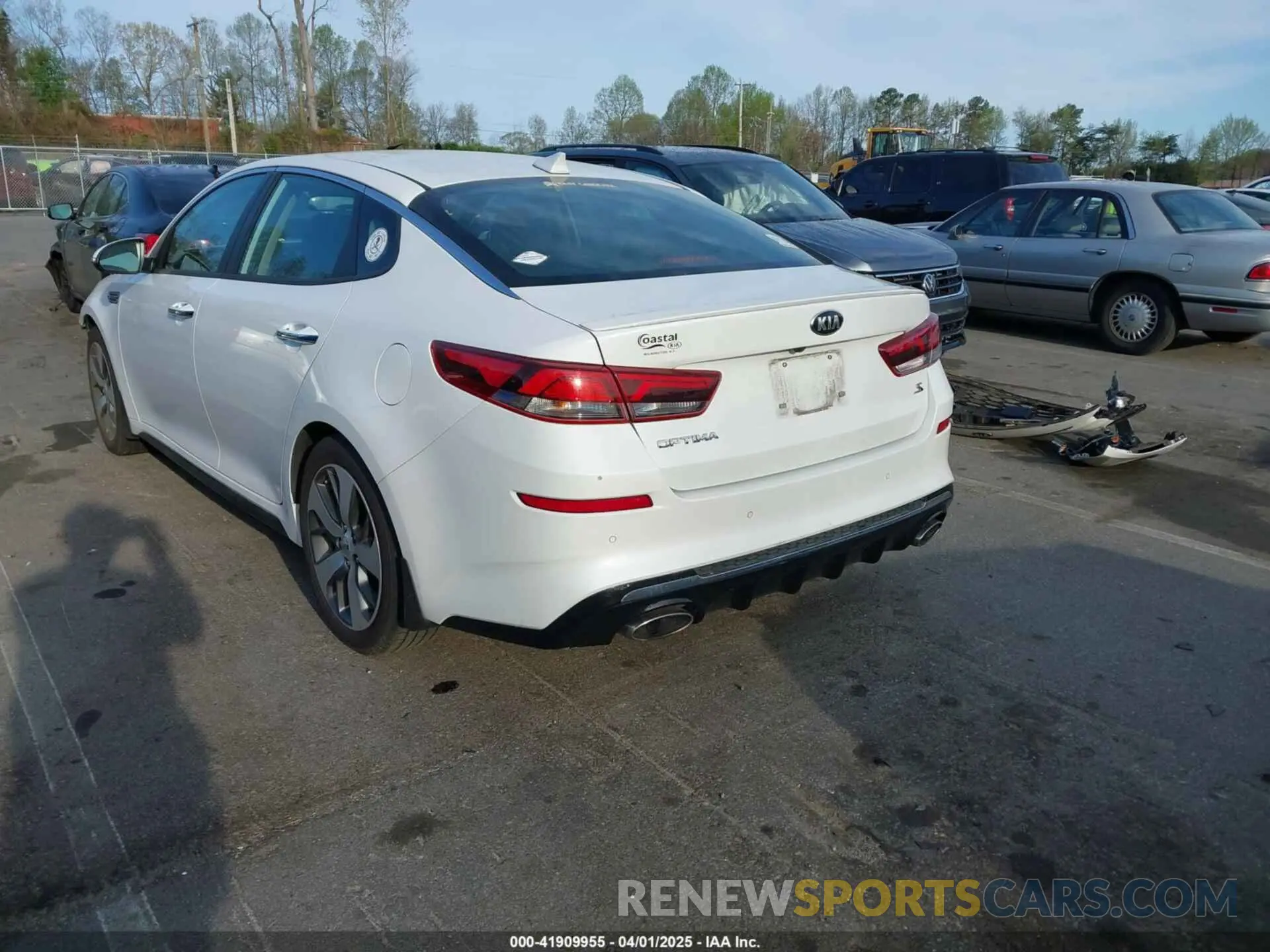 3 fotografías del automóvil dañado 5XXGT4L36LG424207 KIA OPTIMA 2020