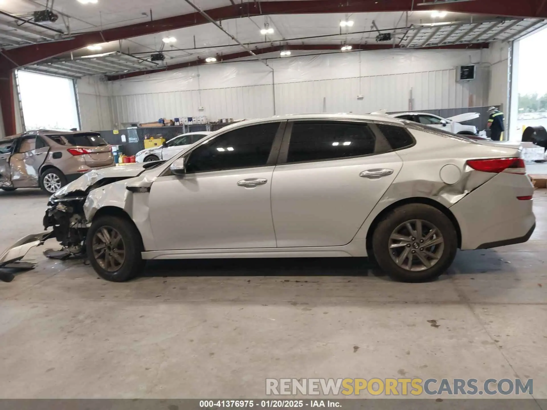 13 fotografías del automóvil dañado 5XXGT4L37LG391573 KIA OPTIMA 2020