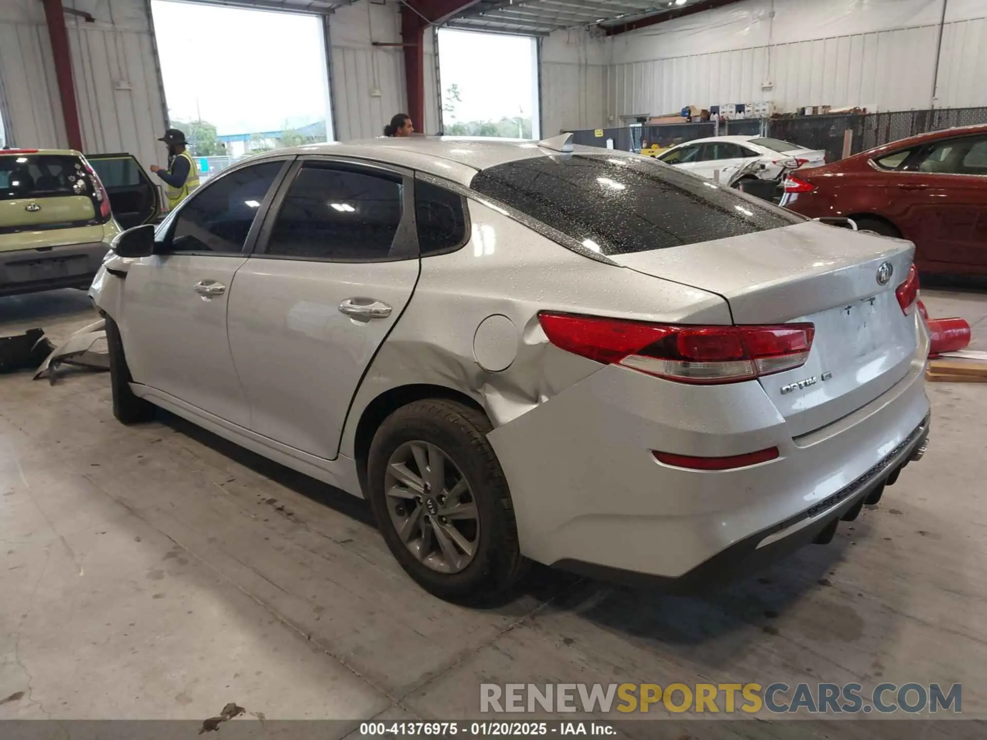 3 fotografías del automóvil dañado 5XXGT4L37LG391573 KIA OPTIMA 2020