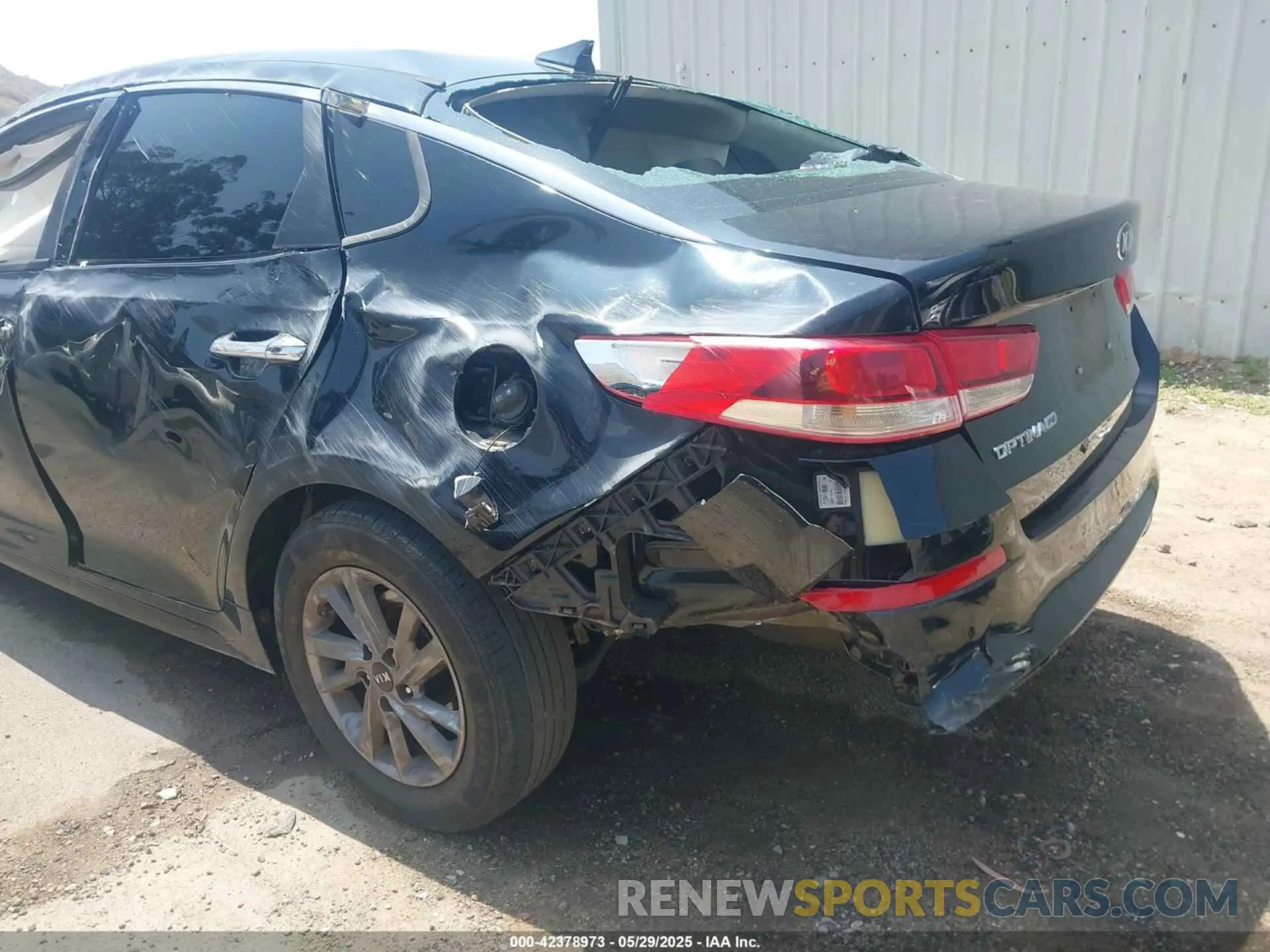 14 fotografías del automóvil dañado 5XXGT4L37LG395820 KIA OPTIMA 2020