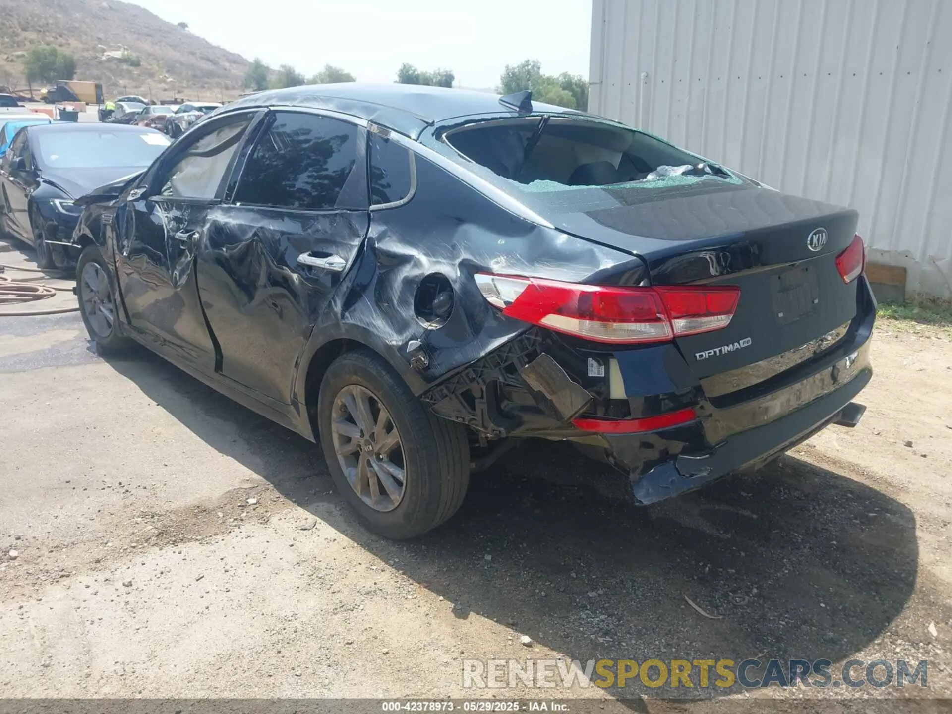 3 fotografías del automóvil dañado 5XXGT4L37LG395820 KIA OPTIMA 2020