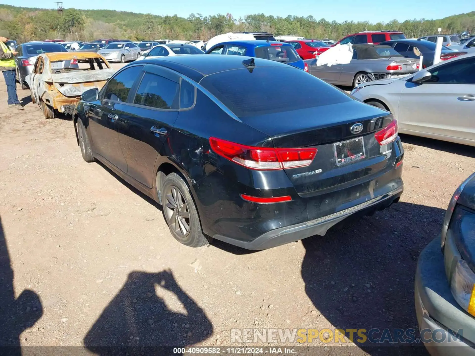3 fotografías del automóvil dañado 5XXGT4L37LG399043 KIA OPTIMA 2020