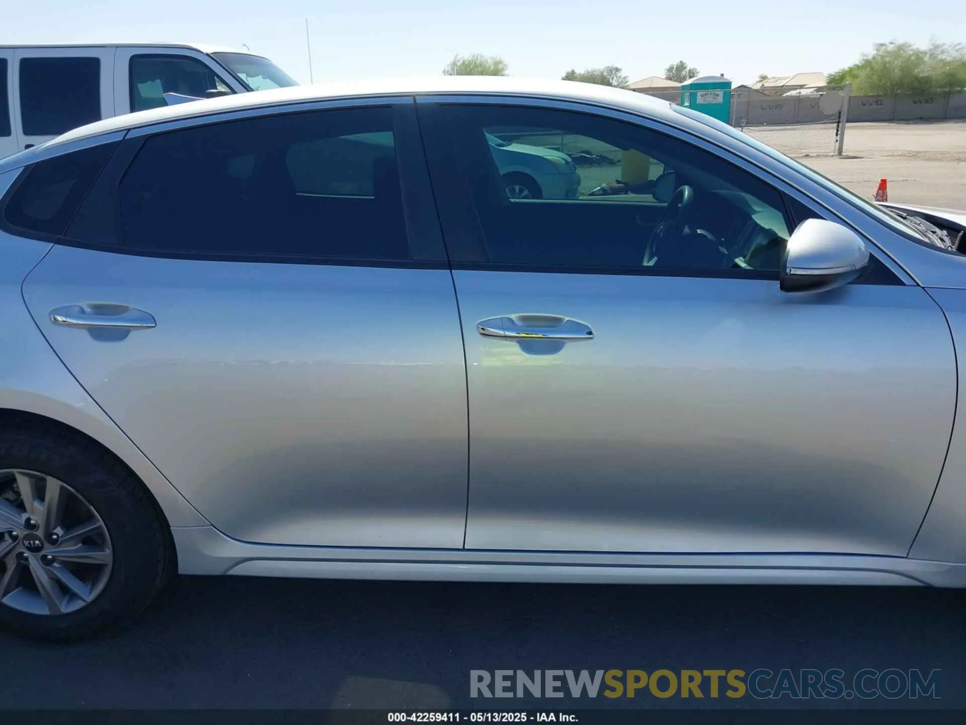 14 fotografías del automóvil dañado 5XXGT4L37LG442134 KIA OPTIMA 2020