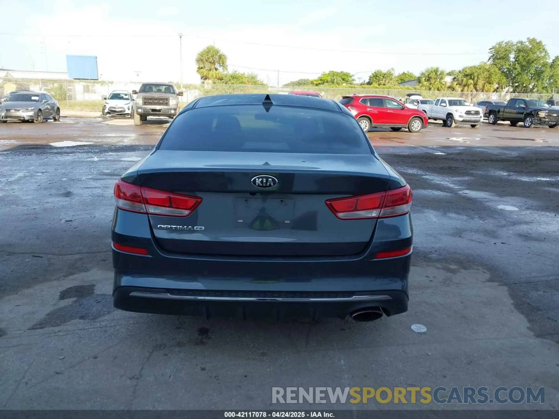 16 fotografías del automóvil dañado 5XXGT4L37LG450718 KIA OPTIMA 2020