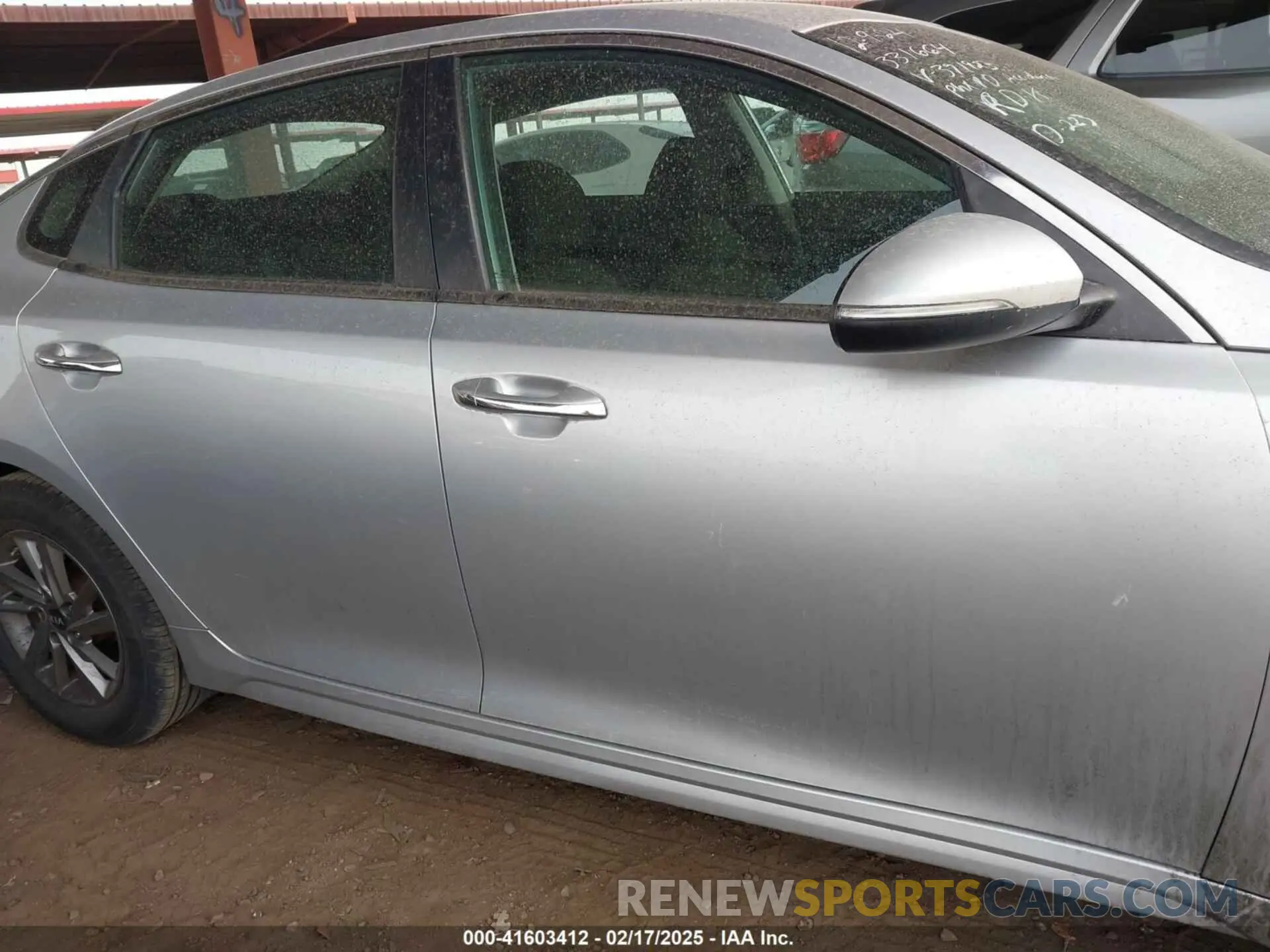 14 fotografías del automóvil dañado 5XXGT4L38LG391923 KIA OPTIMA 2020