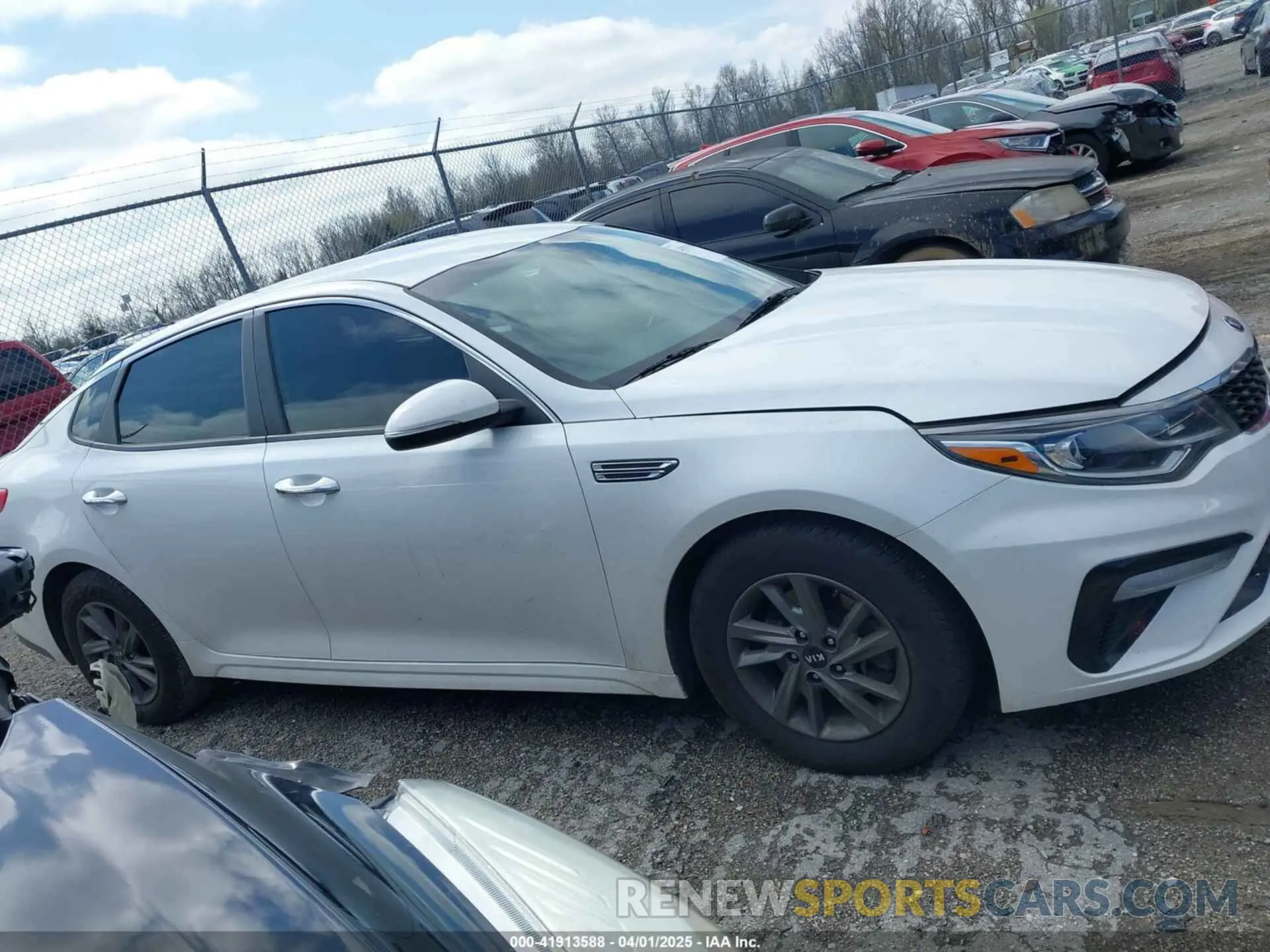 13 fotografías del automóvil dañado 5XXGT4L38LG415878 KIA OPTIMA 2020