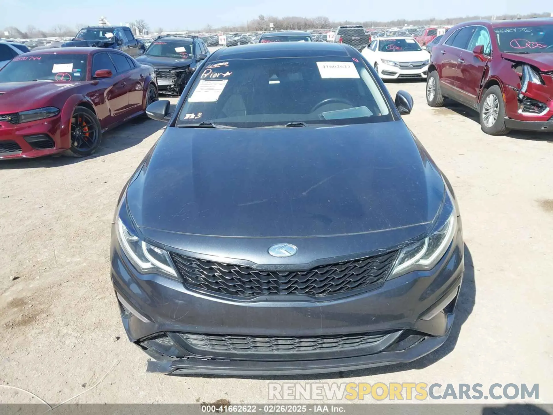 12 fotografías del automóvil dañado 5XXGT4L38LG443857 KIA OPTIMA 2020