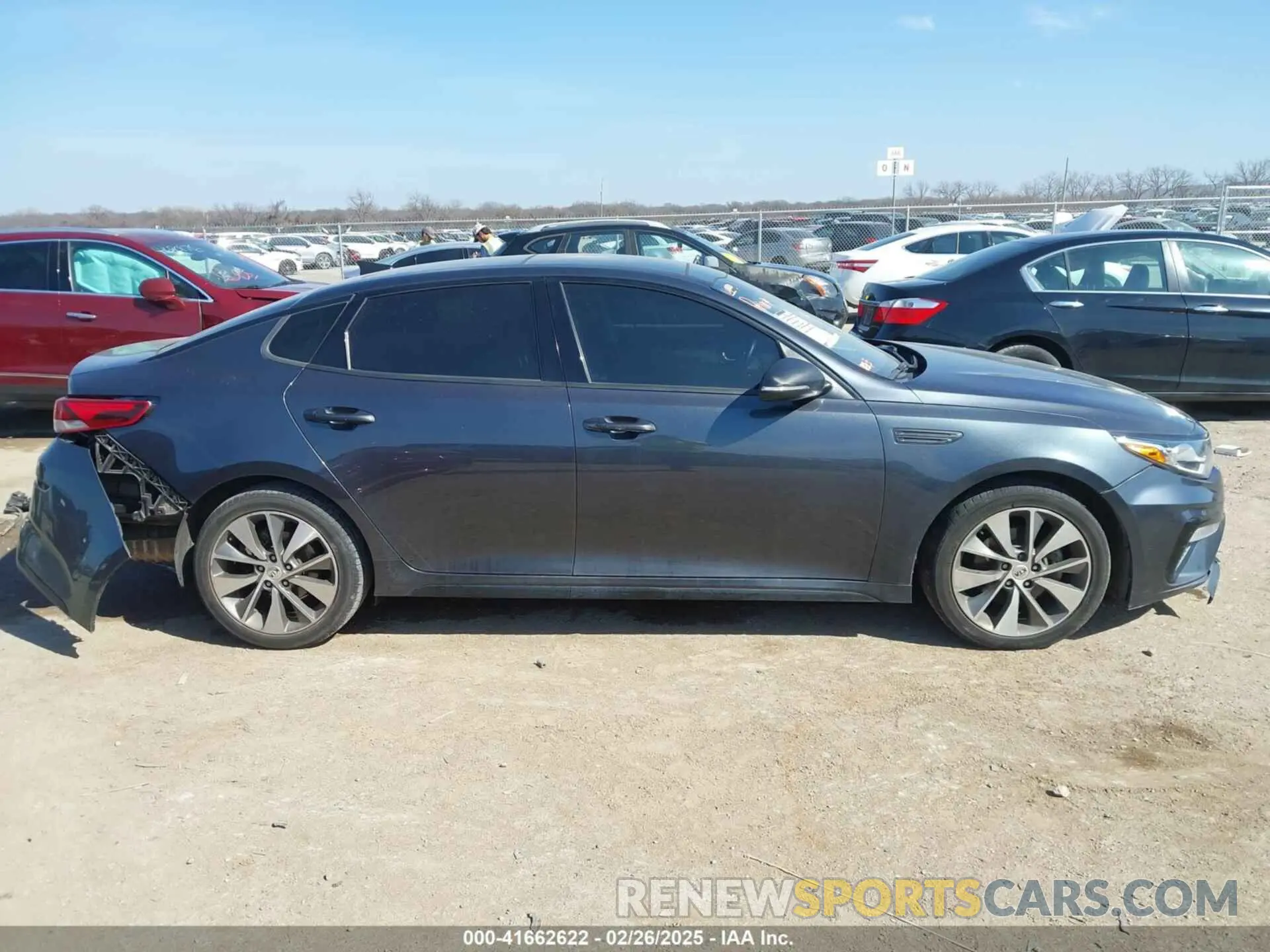 13 fotografías del automóvil dañado 5XXGT4L38LG443857 KIA OPTIMA 2020
