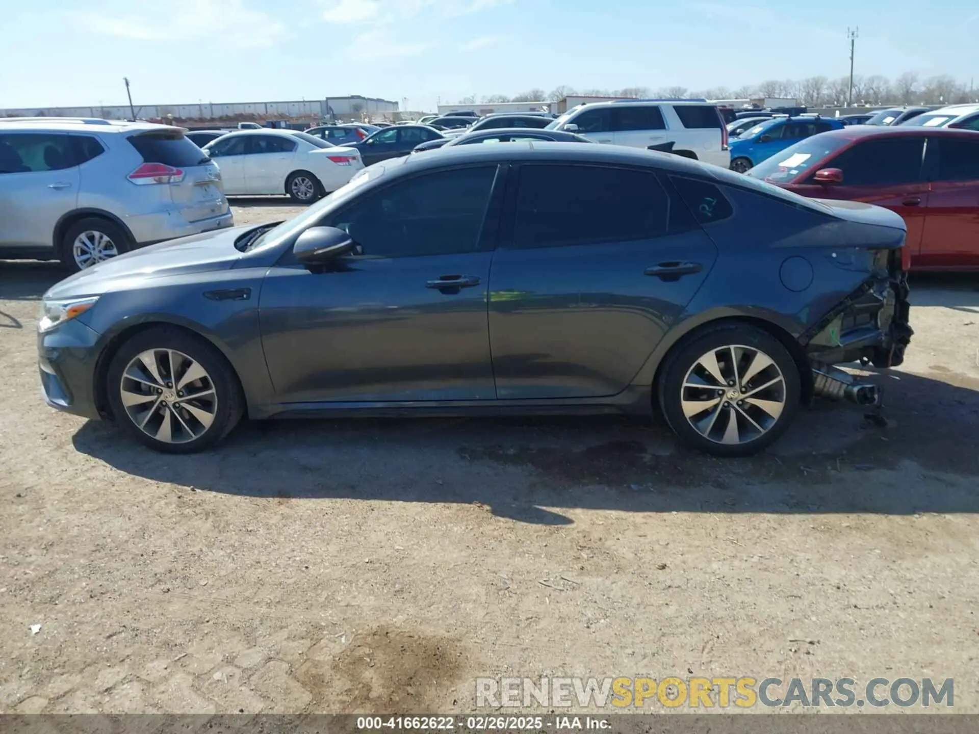 14 fotografías del automóvil dañado 5XXGT4L38LG443857 KIA OPTIMA 2020