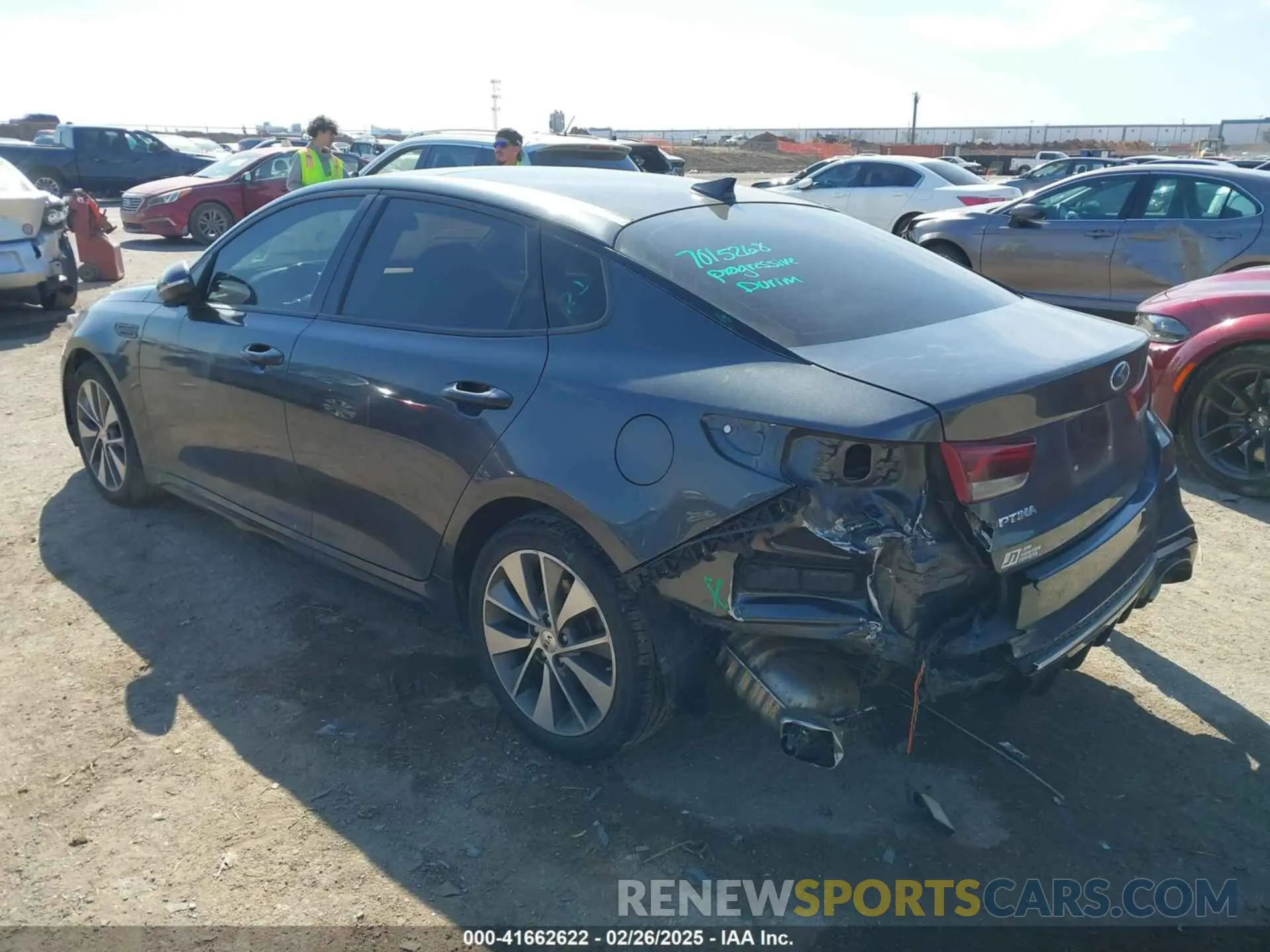 3 fotografías del automóvil dañado 5XXGT4L38LG443857 KIA OPTIMA 2020