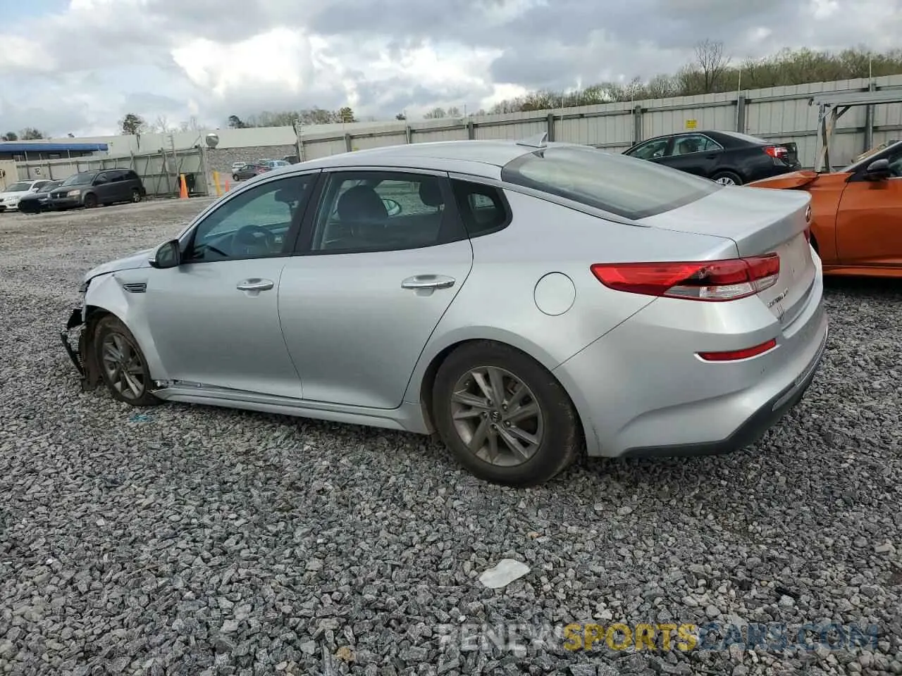 2 fotografías del automóvil dañado 5XXGT4L38LG446256 KIA OPTIMA 2020