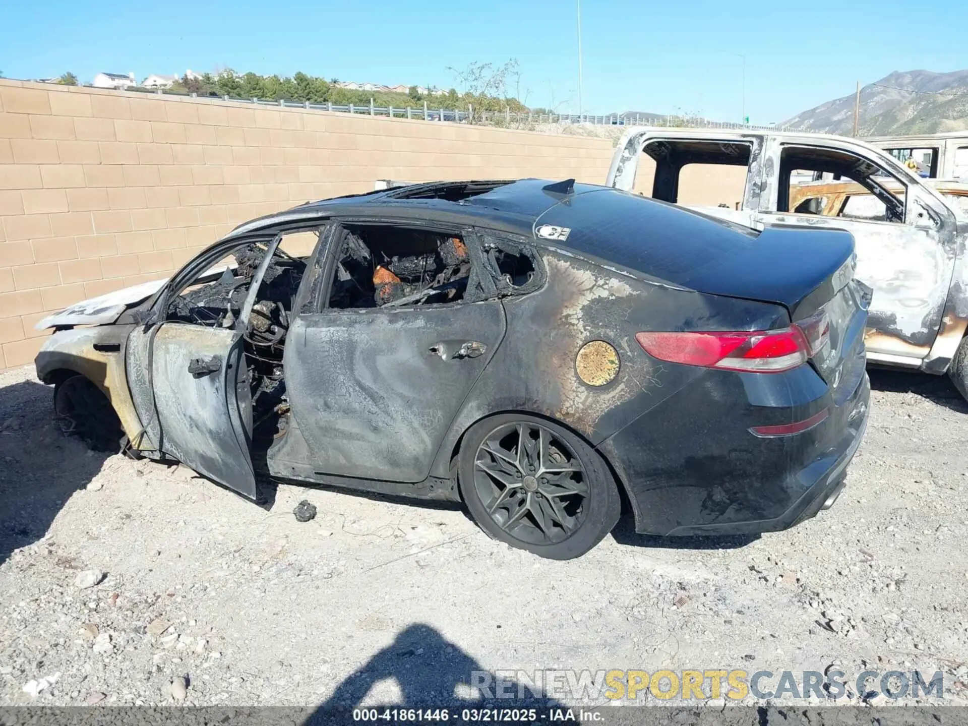 14 fotografías del automóvil dañado 5XXGT4L38LG447732 KIA OPTIMA 2020