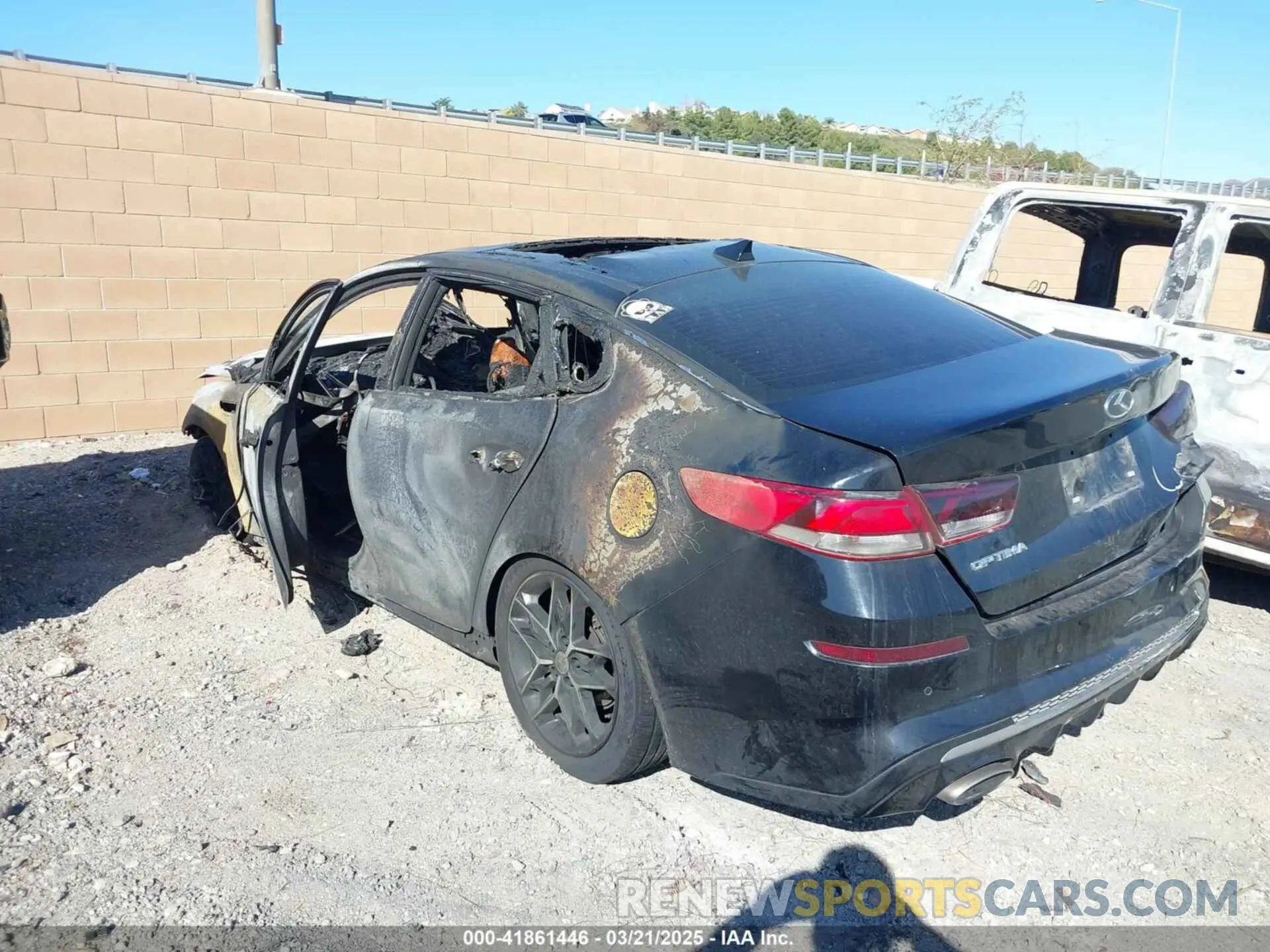 3 fotografías del automóvil dañado 5XXGT4L38LG447732 KIA OPTIMA 2020