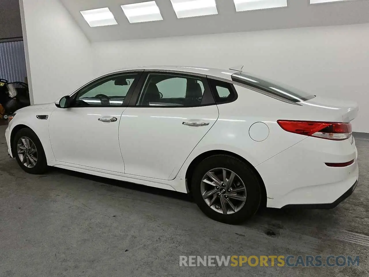 2 fotografías del automóvil dañado 5XXGT4L39LG392966 KIA OPTIMA 2020