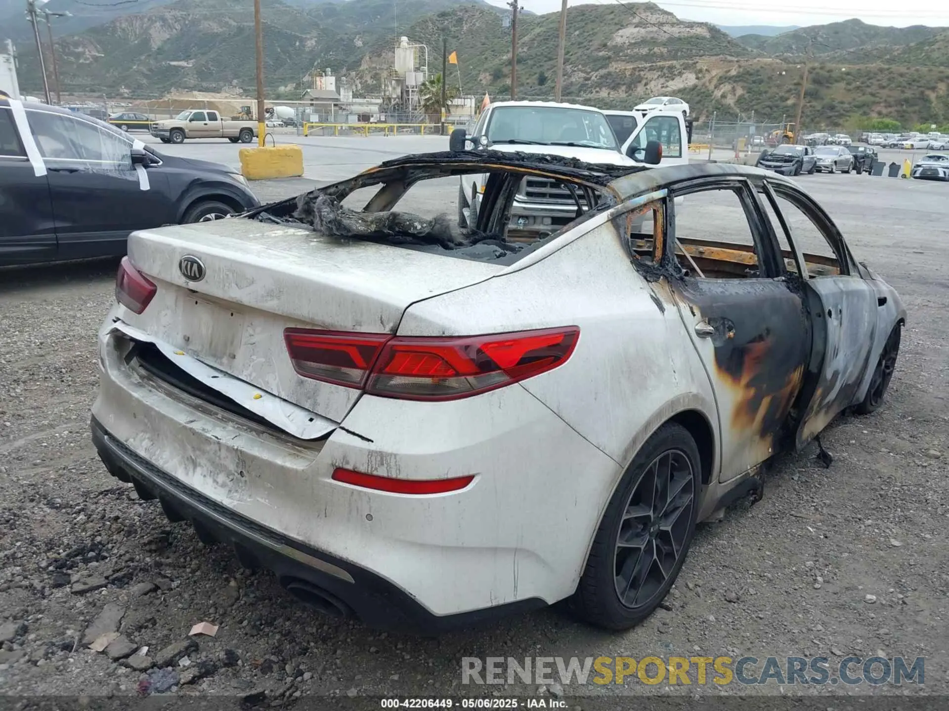4 fotografías del automóvil dañado 5XXGT4L39LG438313 KIA OPTIMA 2020