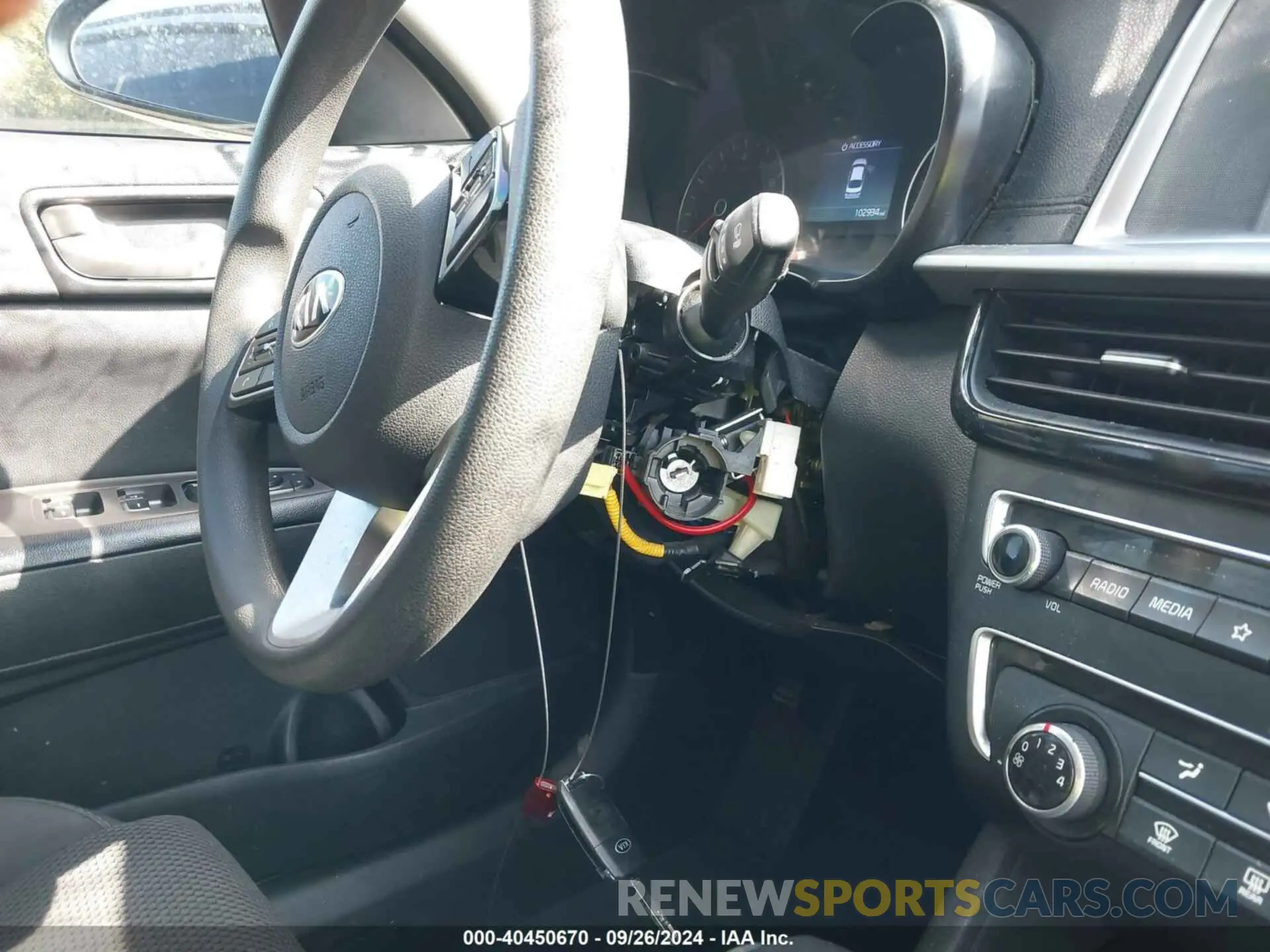 12 fotografías del automóvil dañado 5XXGT4L3XLG380616 KIA OPTIMA 2020