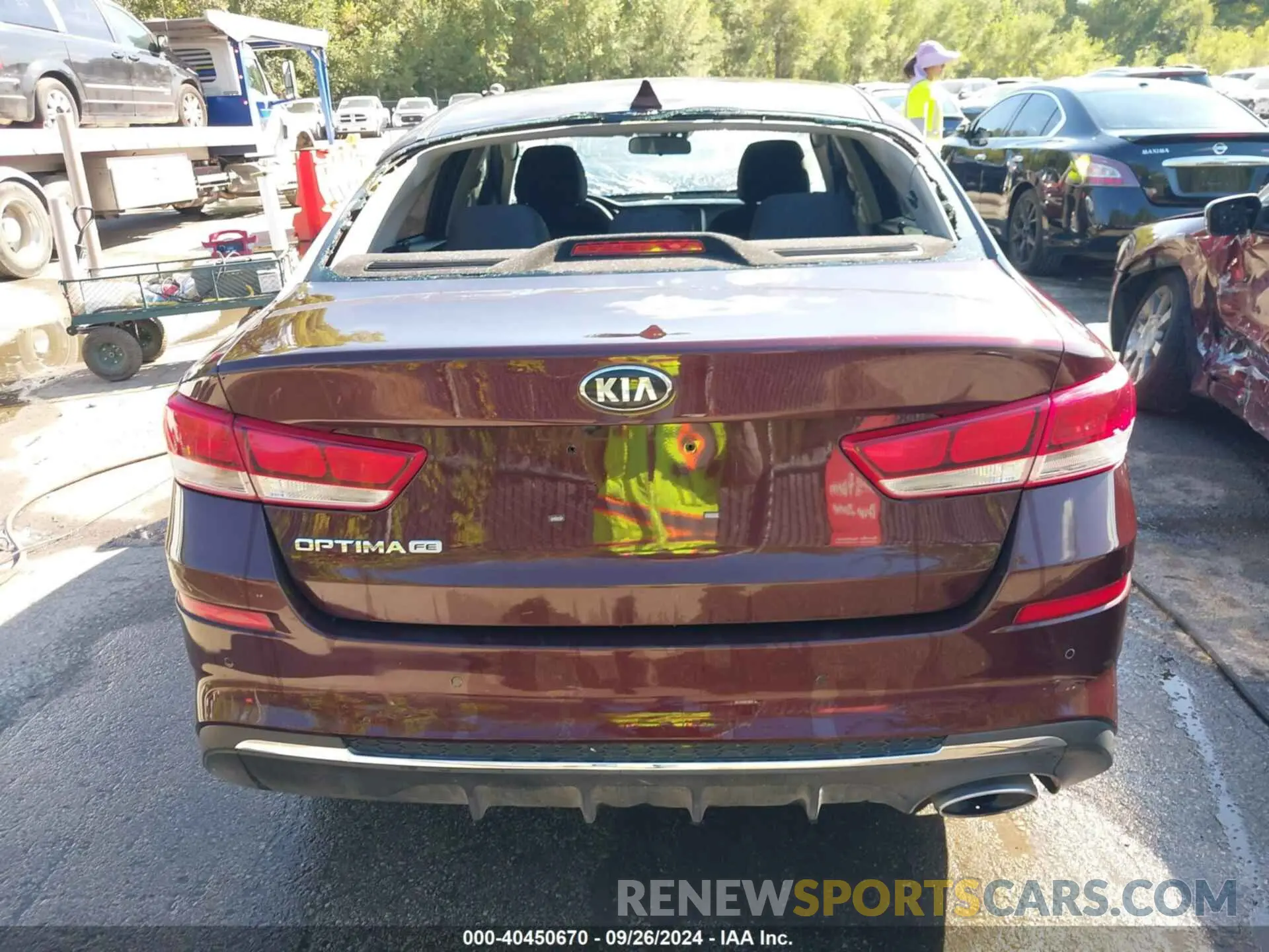 17 fotografías del automóvil dañado 5XXGT4L3XLG380616 KIA OPTIMA 2020