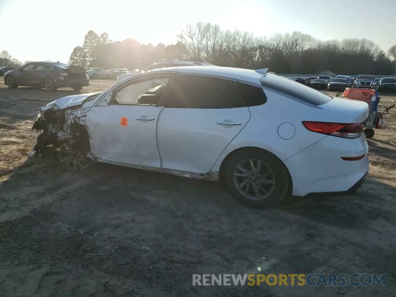 2 fotografías del automóvil dañado 5XXGT4L3XLG393463 KIA OPTIMA 2020