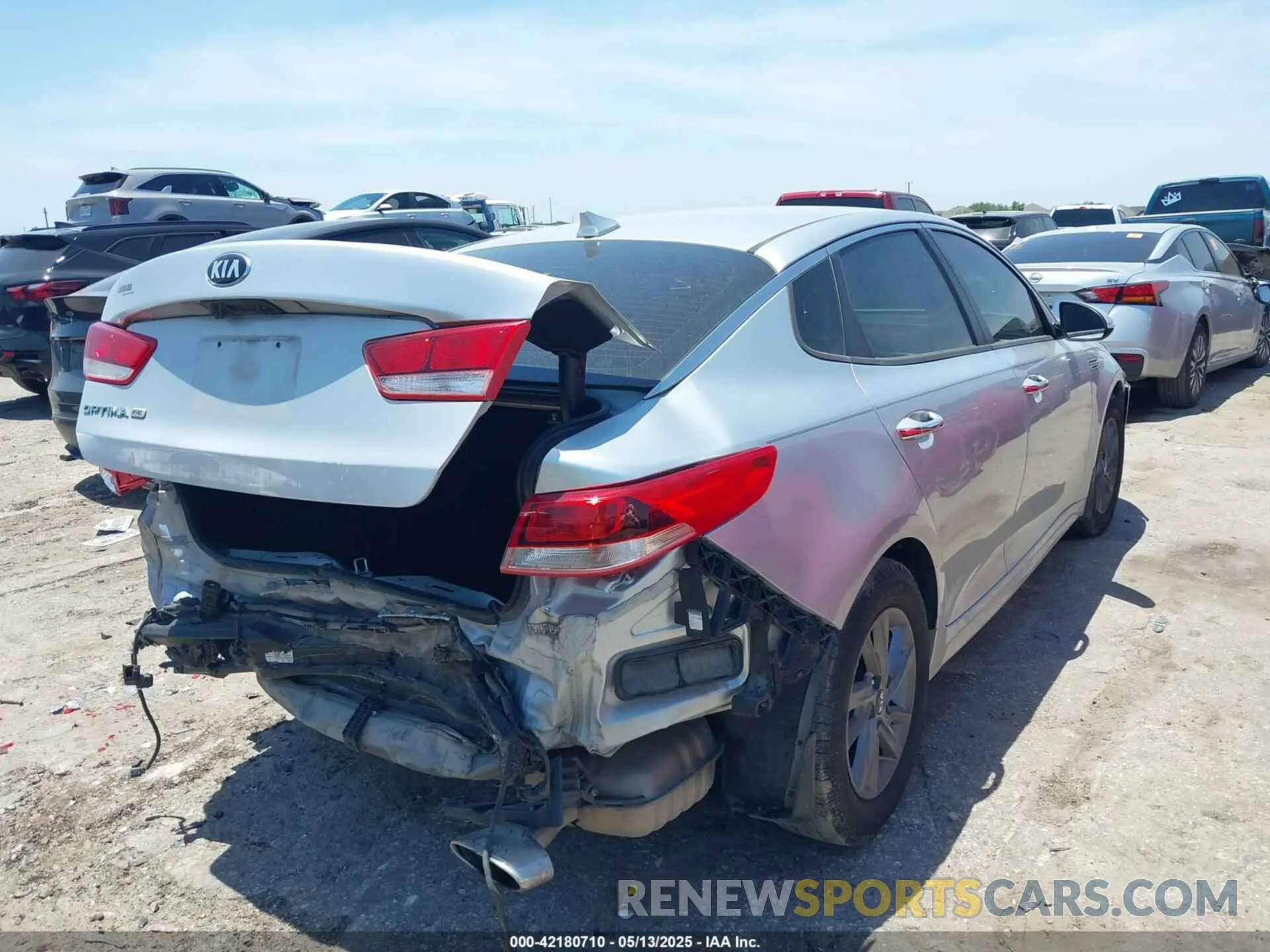 4 fotografías del automóvil dañado 5XXGT4L3XLG445335 KIA OPTIMA 2020
