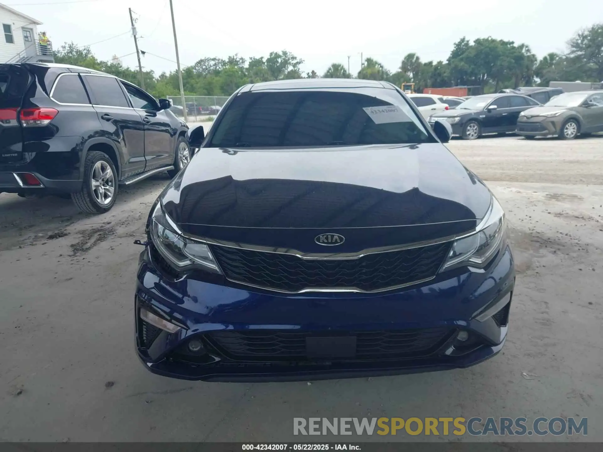 13 fotografías del automóvil dañado 5XXGU4L13LG405125 KIA OPTIMA 2020