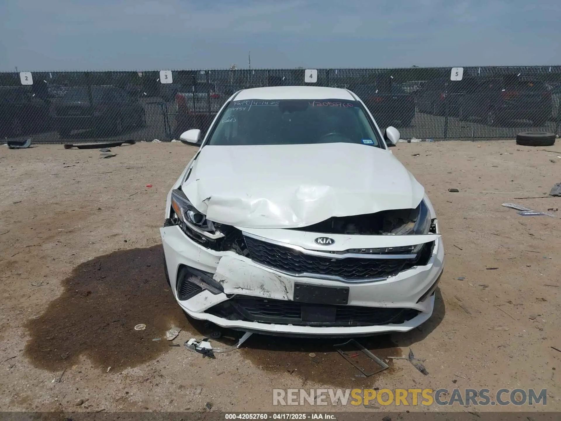13 fotografías del automóvil dañado 5XXGU4L14LG417817 KIA OPTIMA 2020