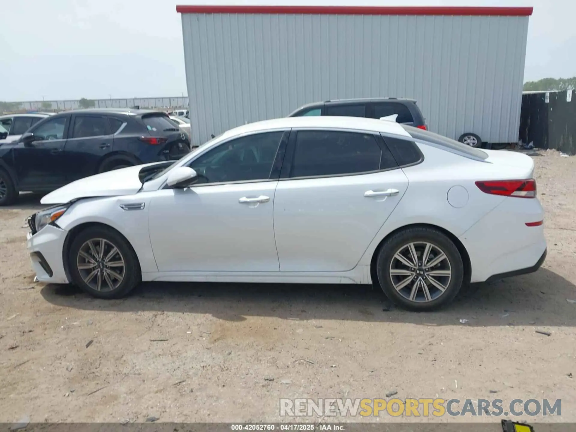 15 fotografías del automóvil dañado 5XXGU4L14LG417817 KIA OPTIMA 2020