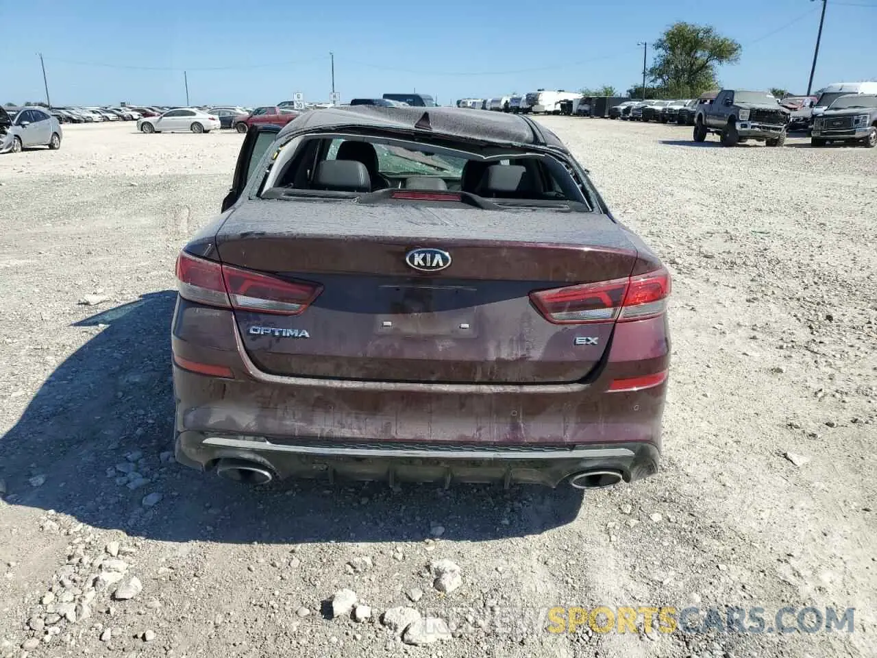 6 fotografías del automóvil dañado 5XXGU4L17LG393965 KIA OPTIMA 2020