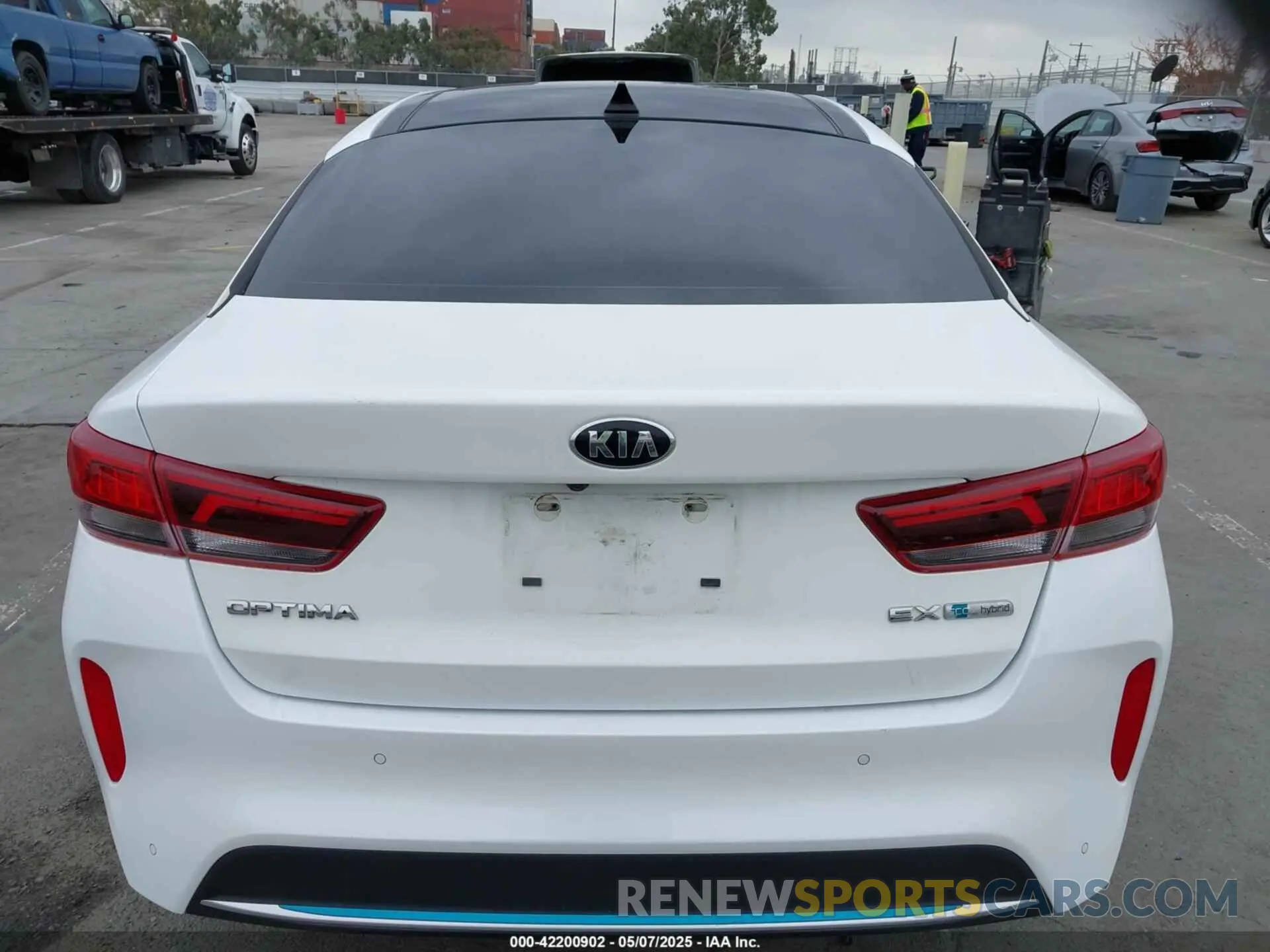16 fotografías del automóvil dañado KNAGU4LE4L5038983 KIA OPTIMA HYBRID 2020