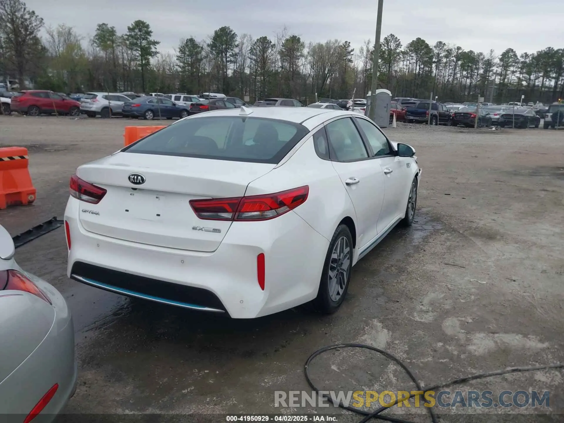 4 fotografías del automóvil dañado KNAGU4LE8L5037352 KIA OPTIMA HYBRID 2020