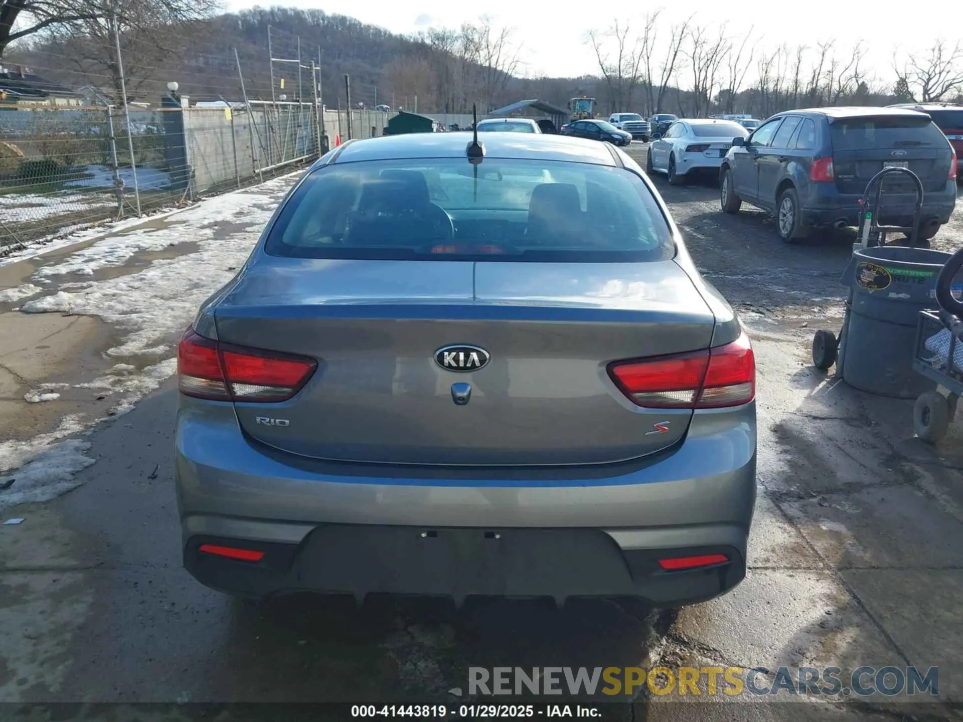 16 fotografías del automóvil dañado 3KPA24AB0KE178507 KIA RIO 2019