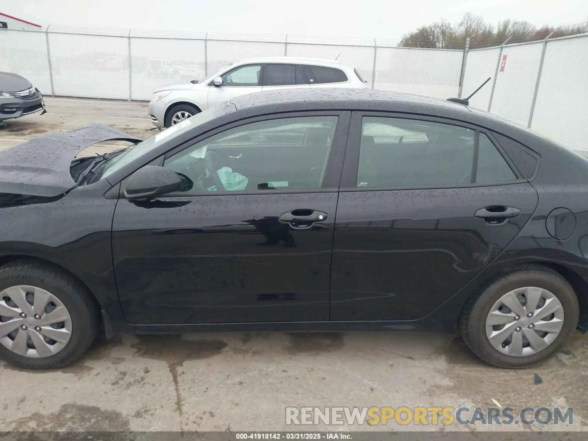 14 fotografías del automóvil dañado 3KPA24AB0KE180046 KIA RIO 2019