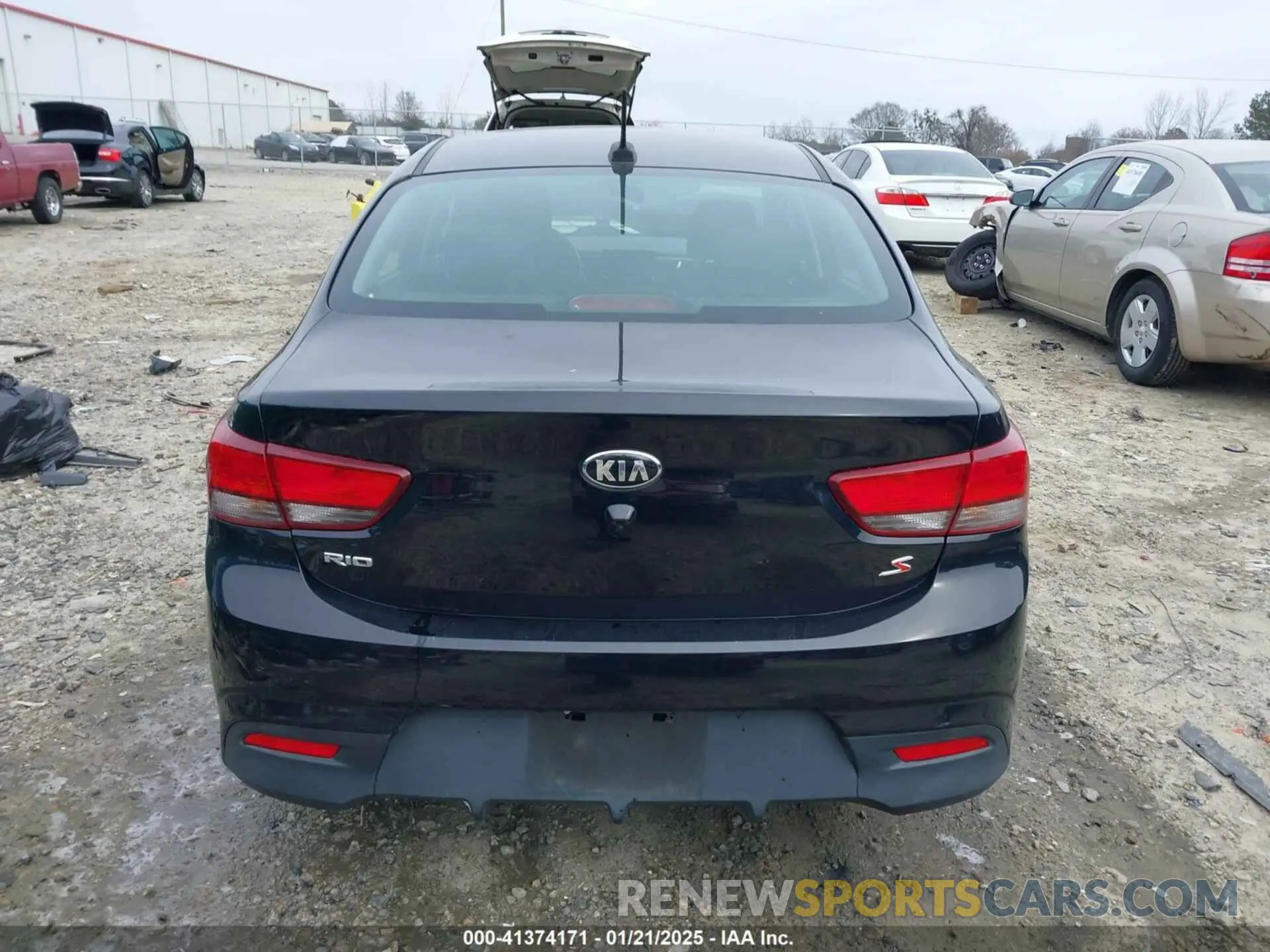 15 fotografías del automóvil dañado 3KPA24AB0KE188874 KIA RIO 2019