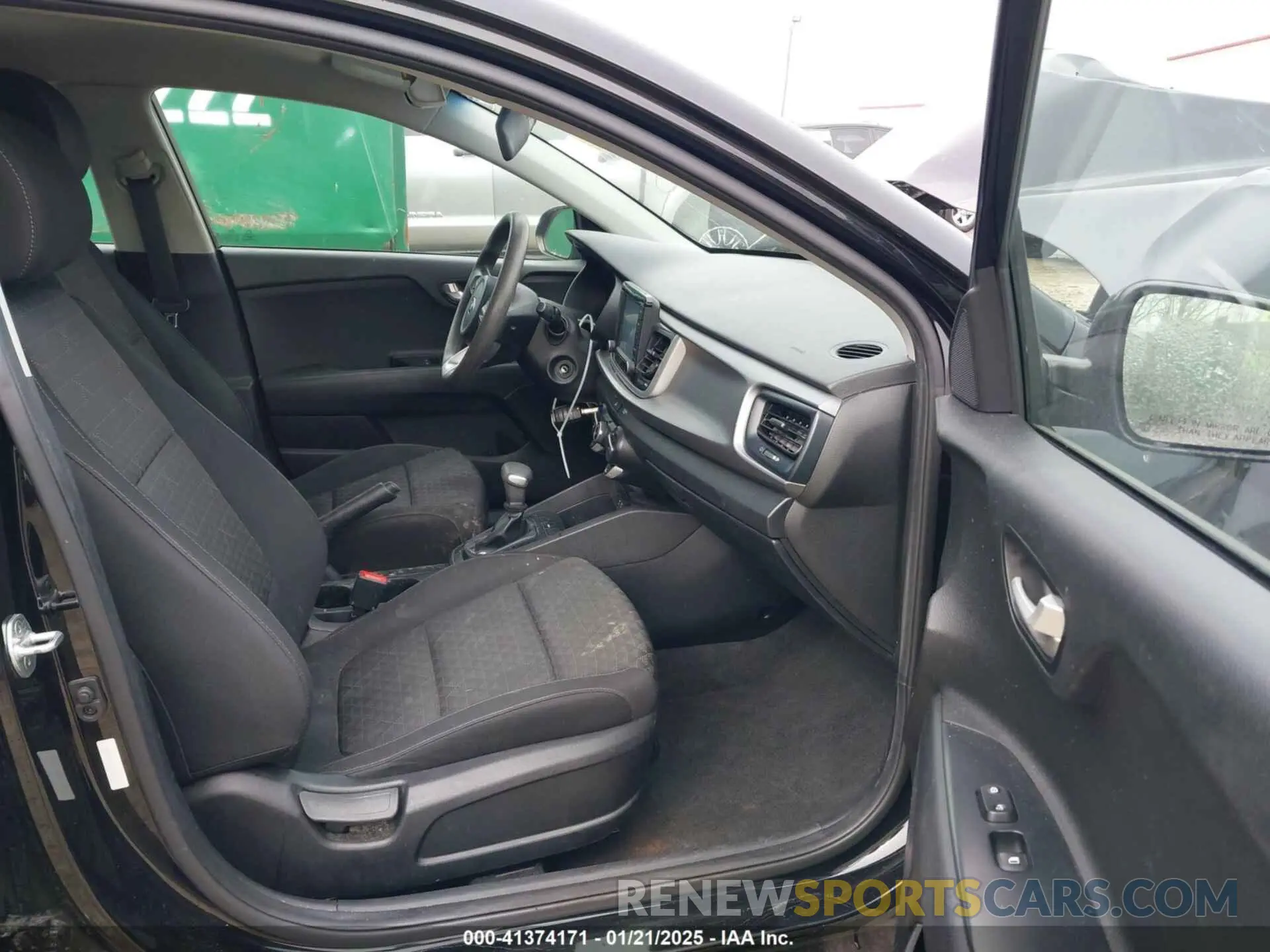 5 fotografías del automóvil dañado 3KPA24AB0KE188874 KIA RIO 2019