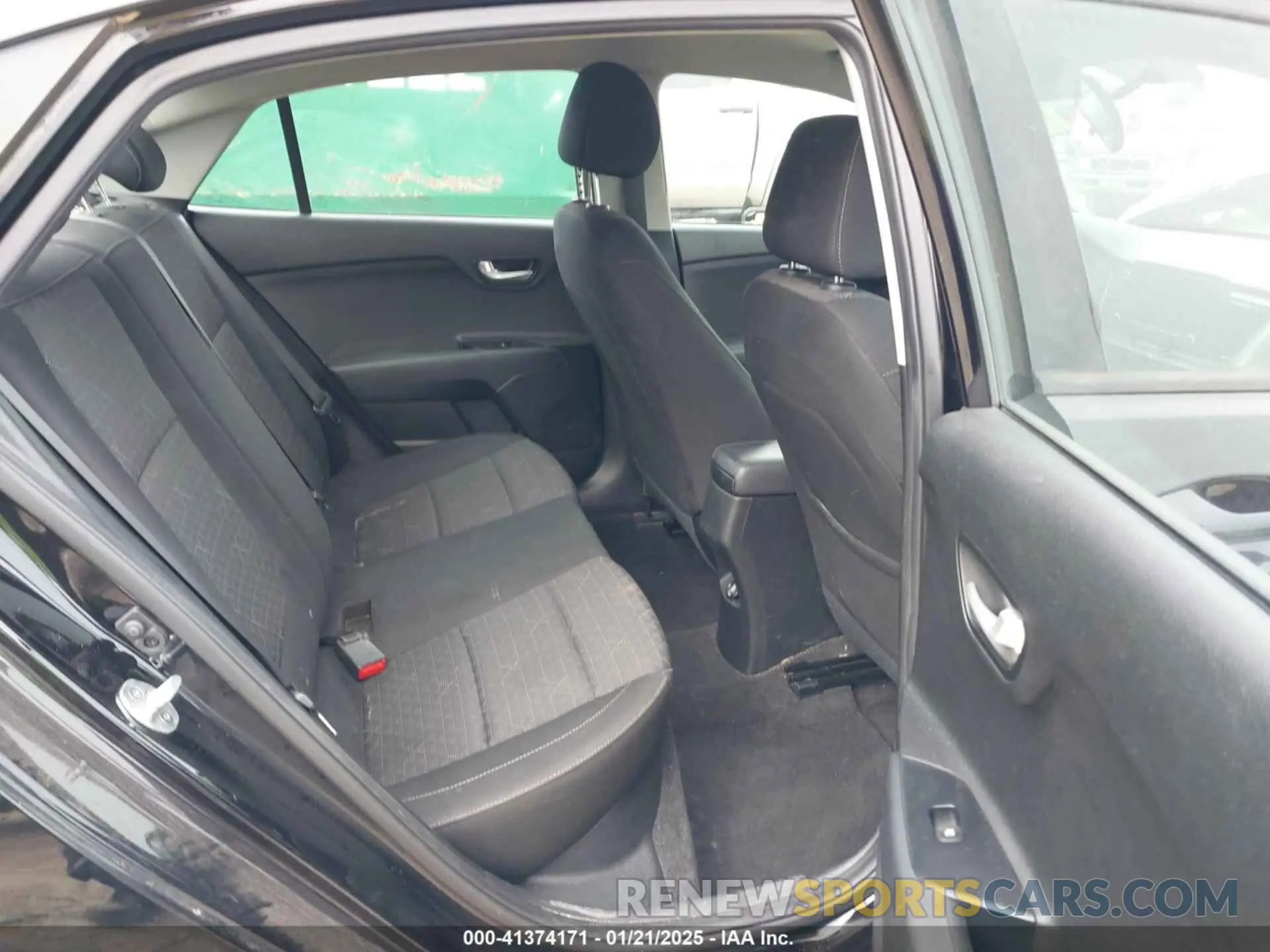 8 fotografías del automóvil dañado 3KPA24AB0KE188874 KIA RIO 2019