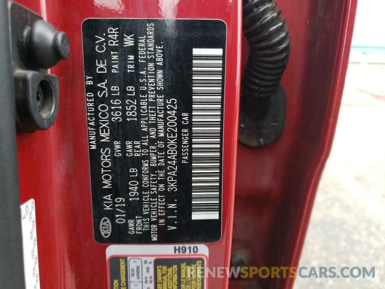 12 fotografías del automóvil dañado 3KPA24AB0KE200425 KIA RIO 2019