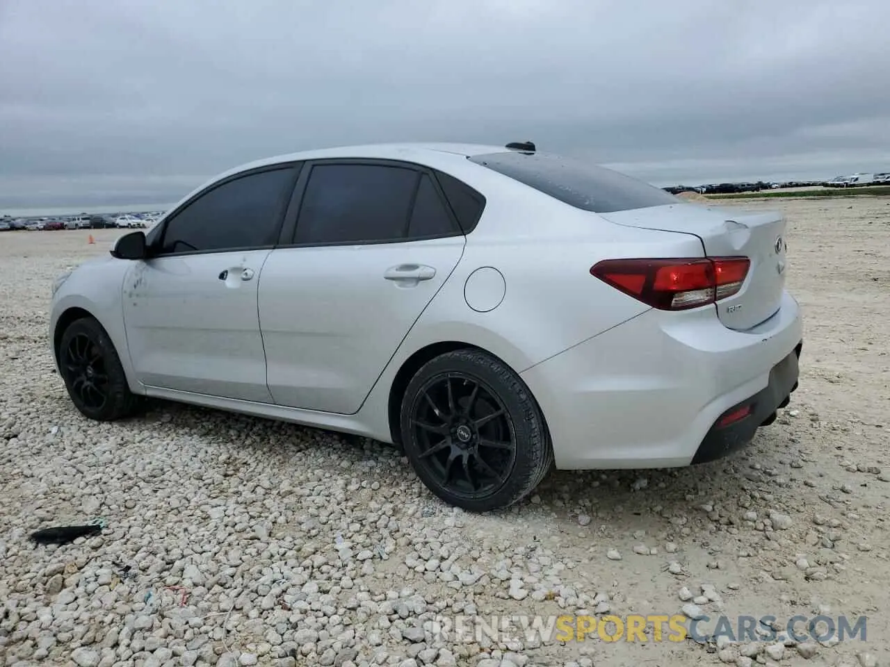 2 fotografías del automóvil dañado 3KPA24AB0KE205320 KIA RIO 2019