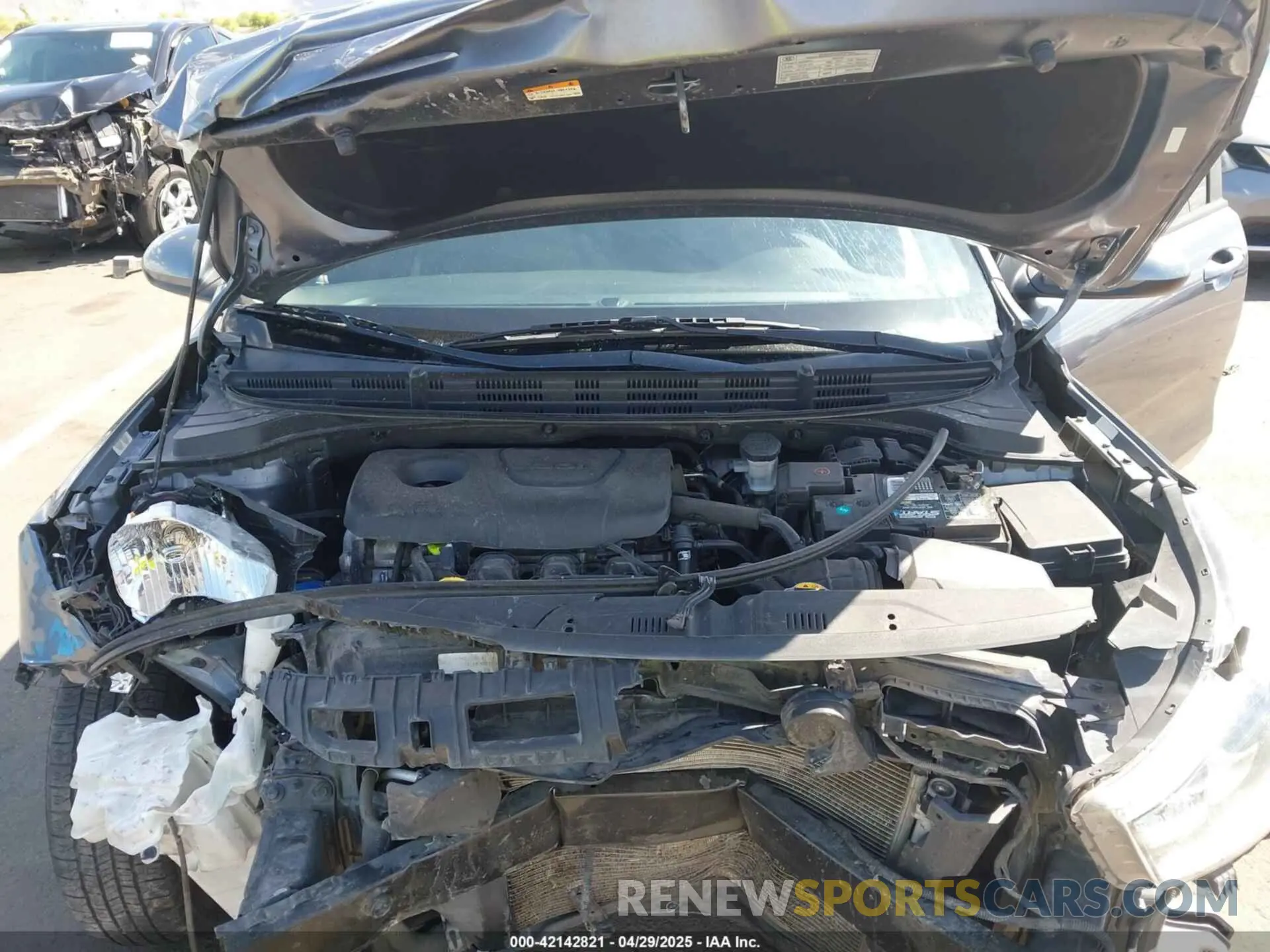 10 fotografías del automóvil dañado 3KPA24AB1KE179729 KIA RIO 2019