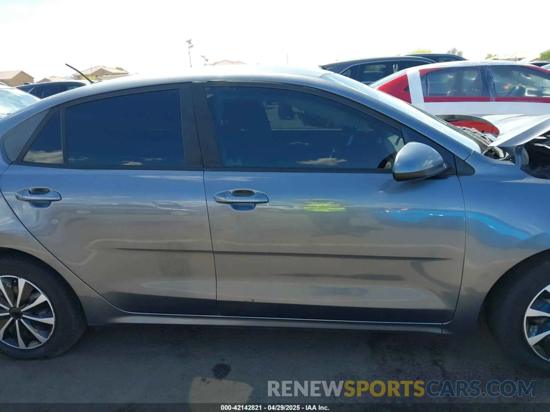 13 fotografías del automóvil dañado 3KPA24AB1KE179729 KIA RIO 2019